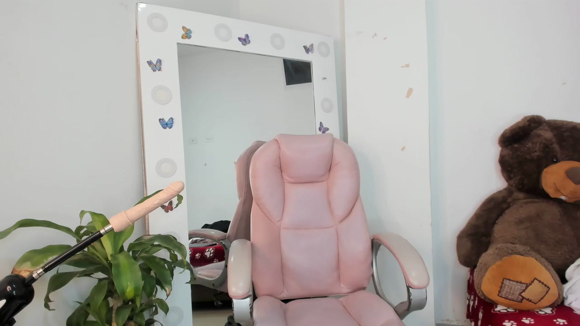 Gallery image thumbnail from Emiliarain's myfreecams stream on, 02/17/2023, 15:45 image 11 of 20