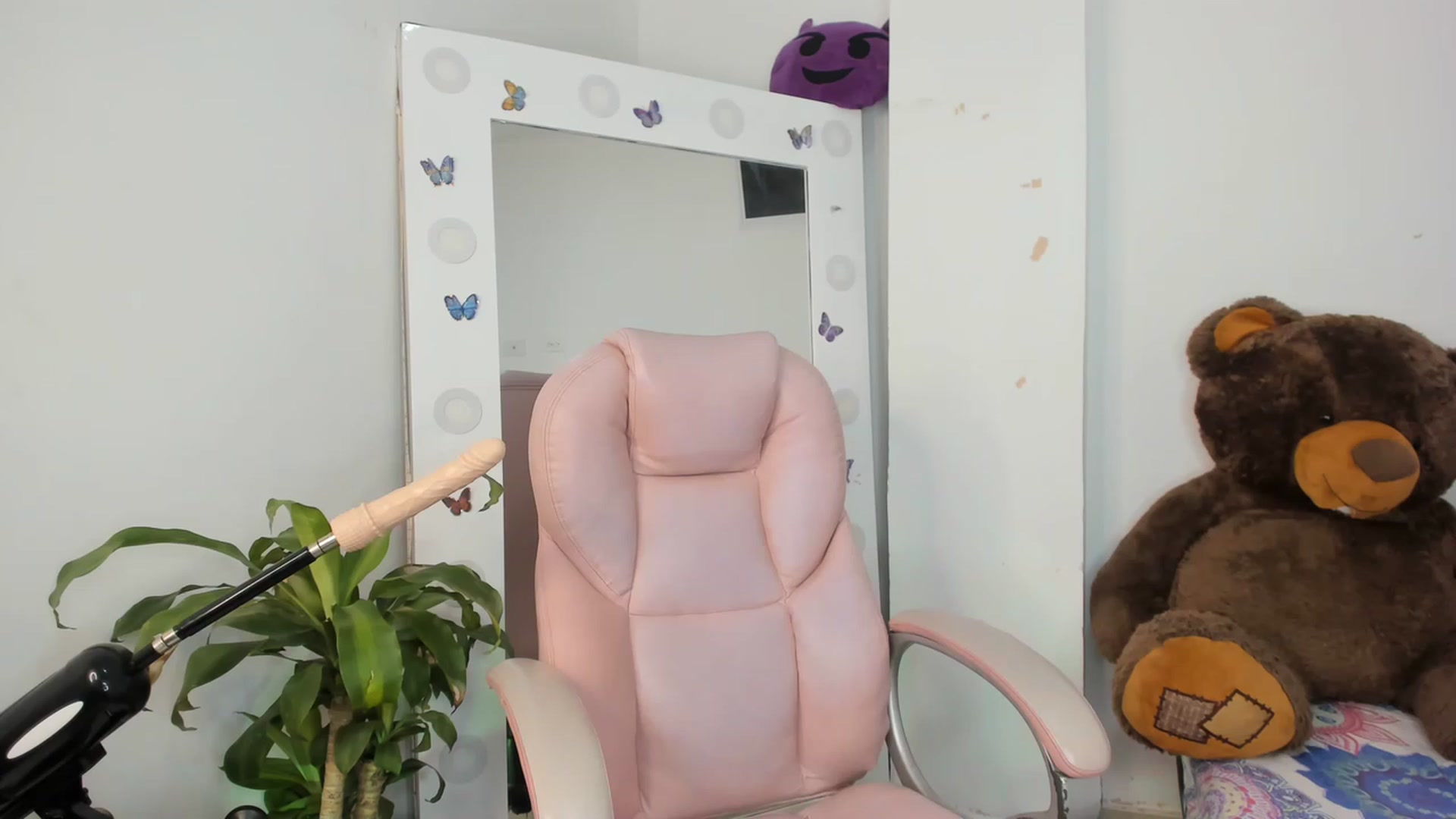 Gallery image thumbnail from Emiliarain's myfreecams stream on, 02/18/2023, 16:35 image 7 of 20