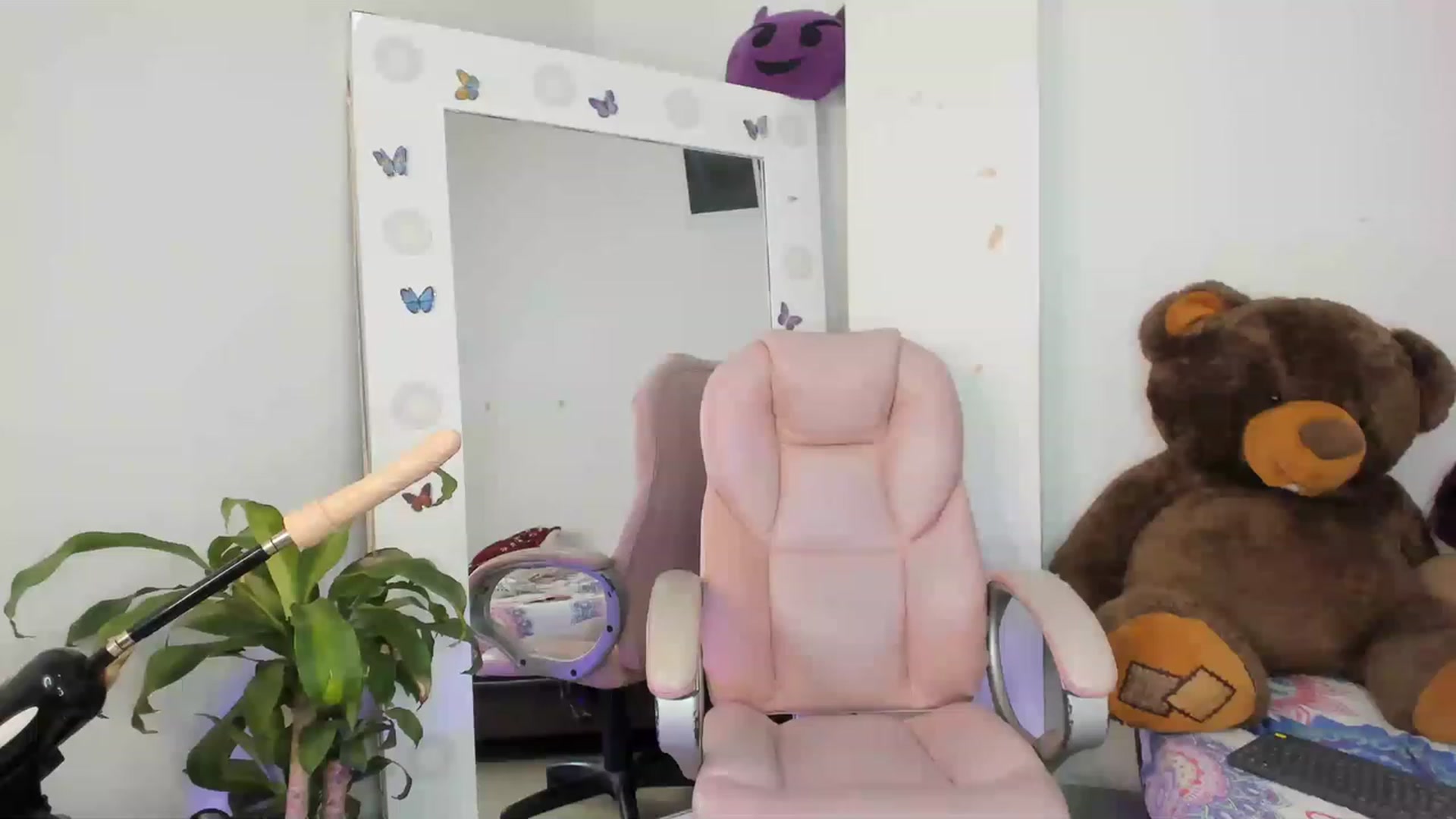 Gallery image thumbnail from Emiliarain's myfreecams stream on, 02/18/2023, 16:35 image 20 of 20
