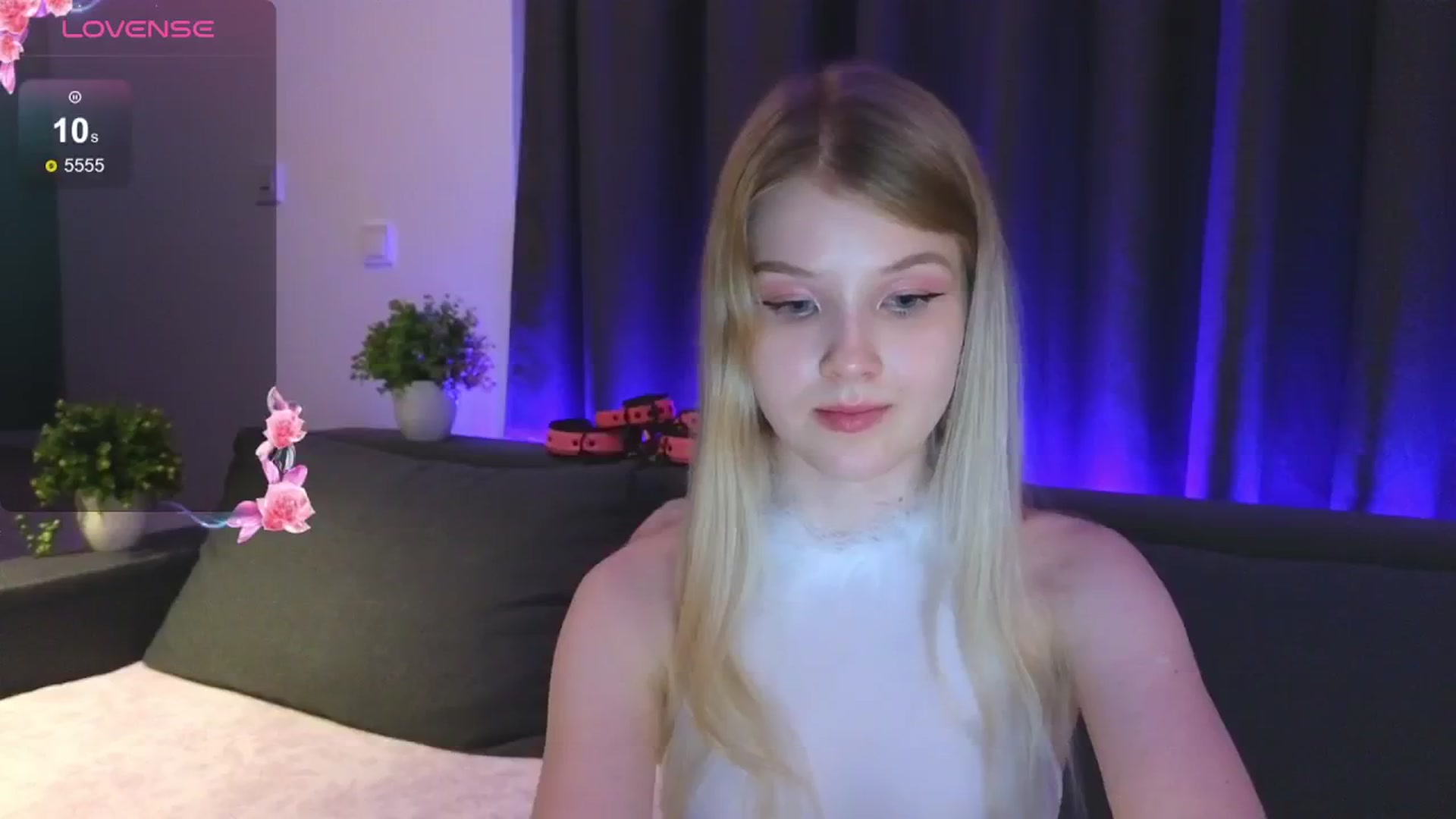 Gallery image thumbnail from Emiliya_Cute's myfreecams stream on, 07/23/2024, 18:51 image 15 of 20