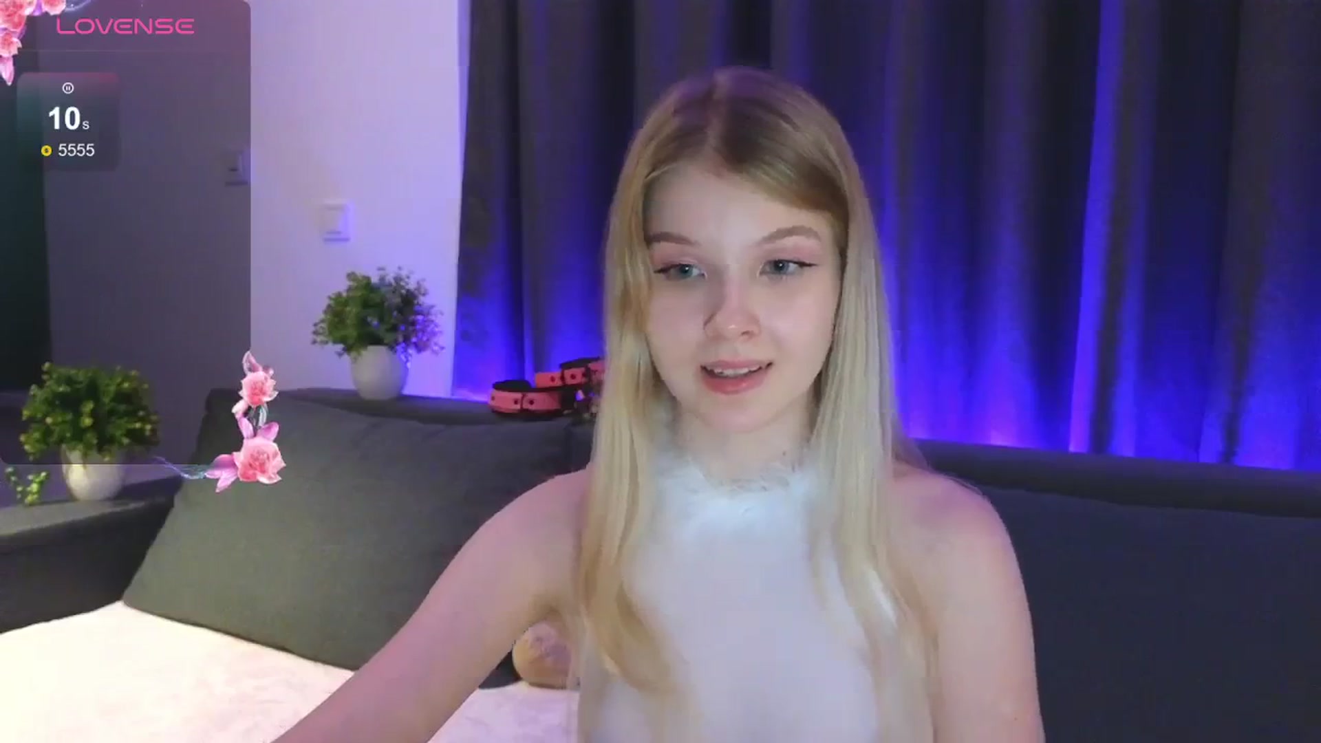 Gallery image thumbnail from Emiliya_Cute's myfreecams stream on, 07/23/2024, 18:51 image 13 of 20
