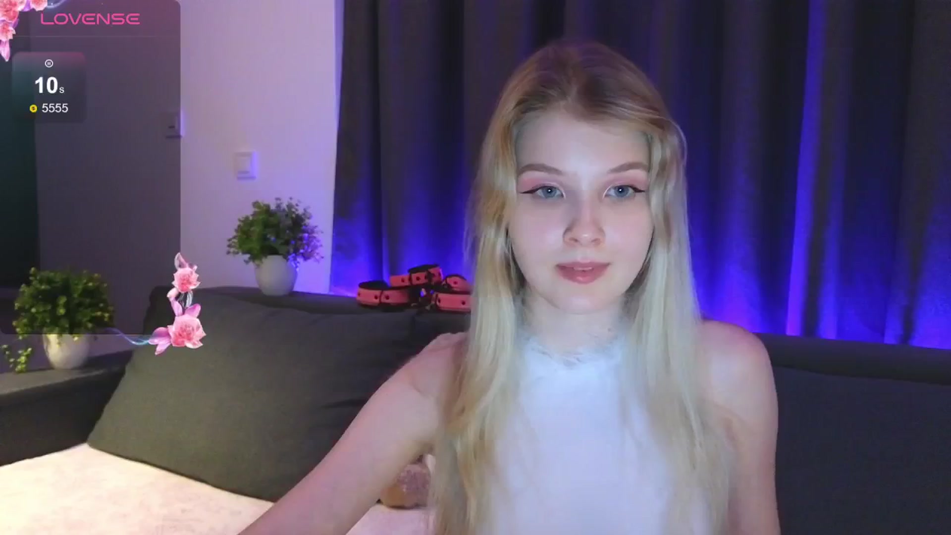 Gallery image thumbnail from Emiliya_Cute's myfreecams stream on, 07/23/2024, 19:29 image 15 of 20