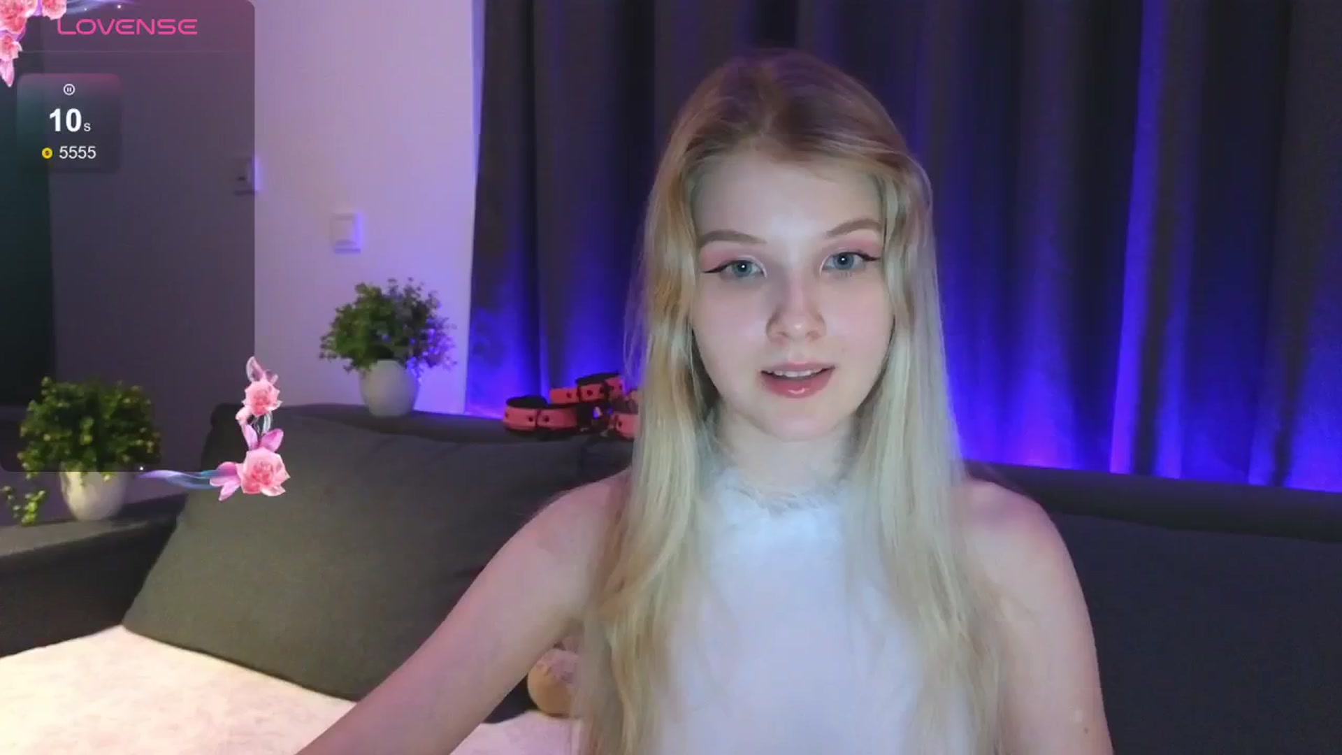 Gallery image thumbnail from Emiliya_Cute's myfreecams stream on, 07/23/2024, 19:29 image 16 of 20