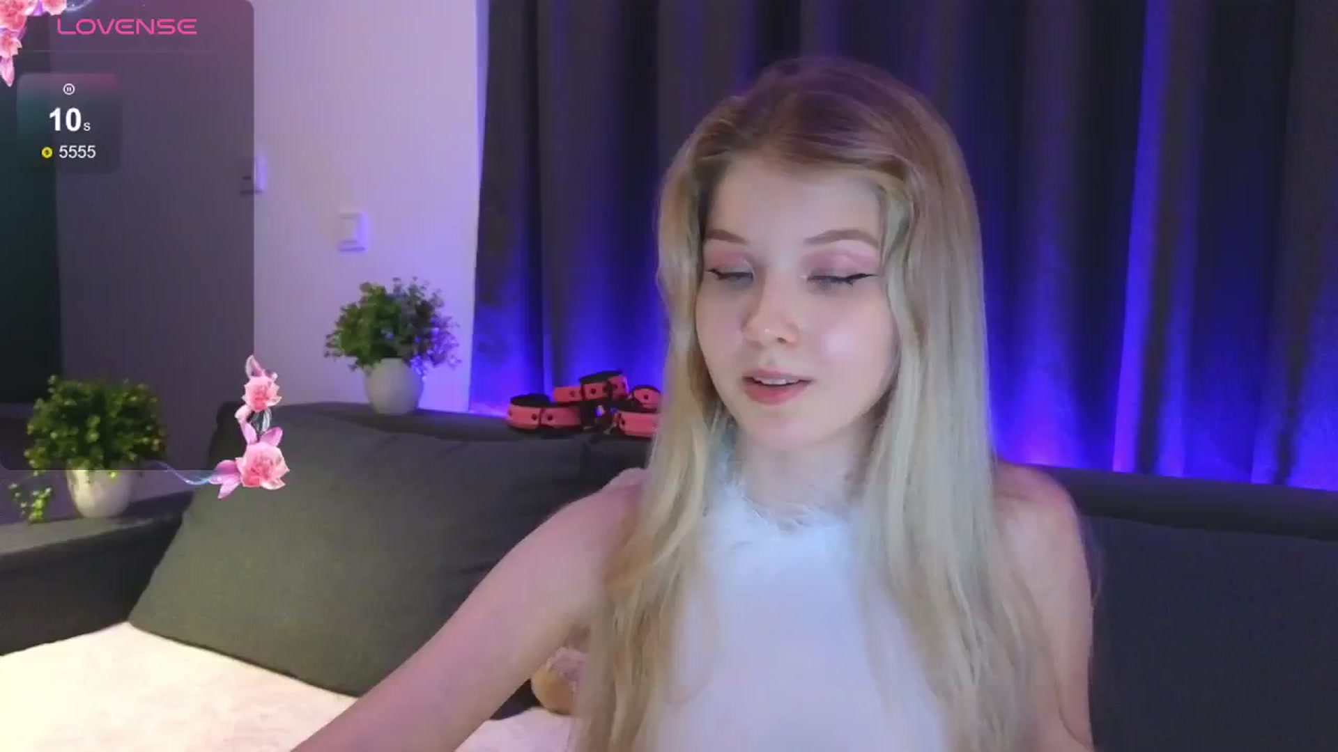 Gallery image thumbnail from Emiliya_Cute's myfreecams stream on, 07/23/2024, 19:29 image 3 of 20