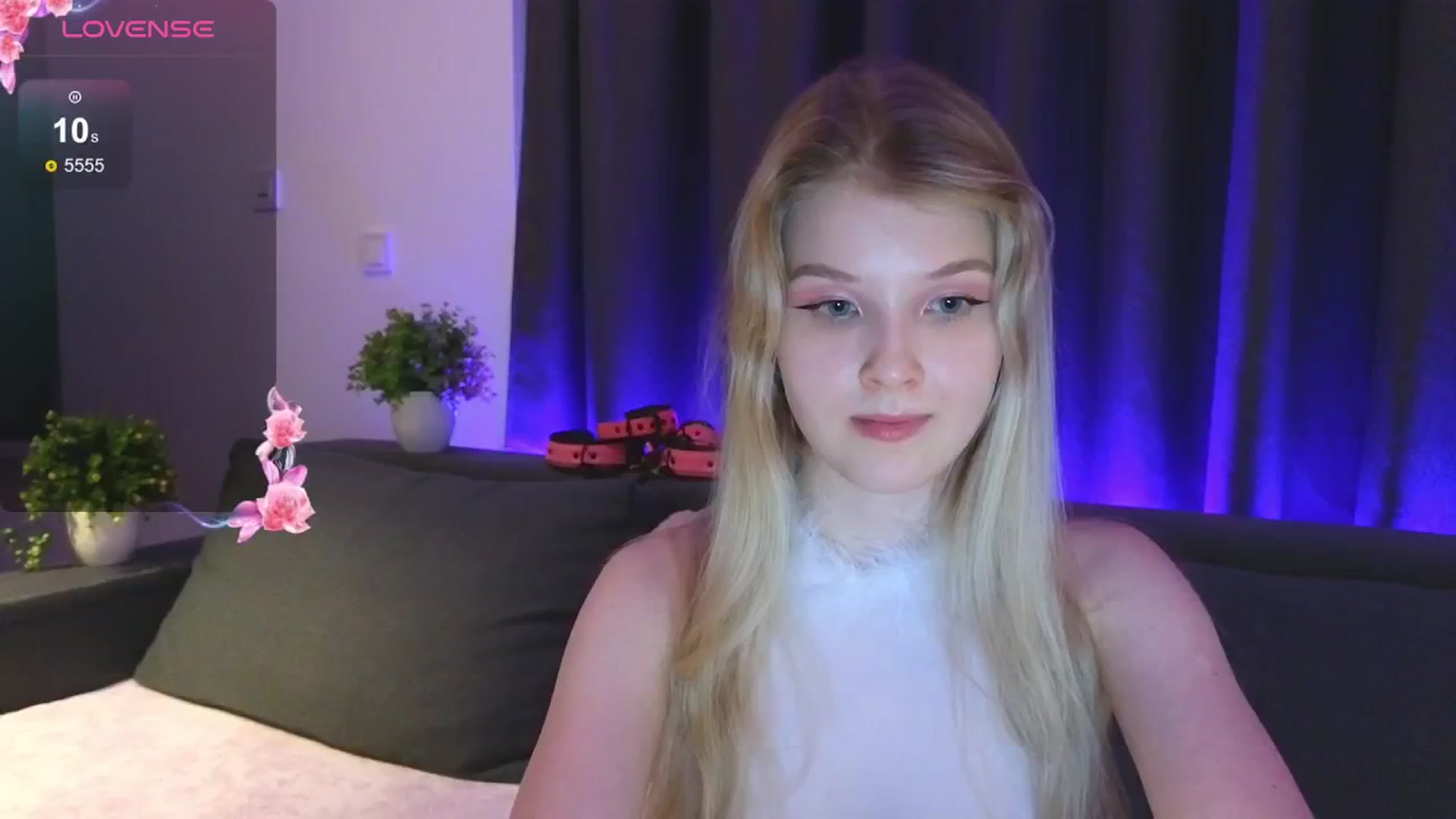 Gallery image thumbnail from Emiliya_Cute's myfreecams stream on, 07/23/2024, 19:29 image 9 of 20