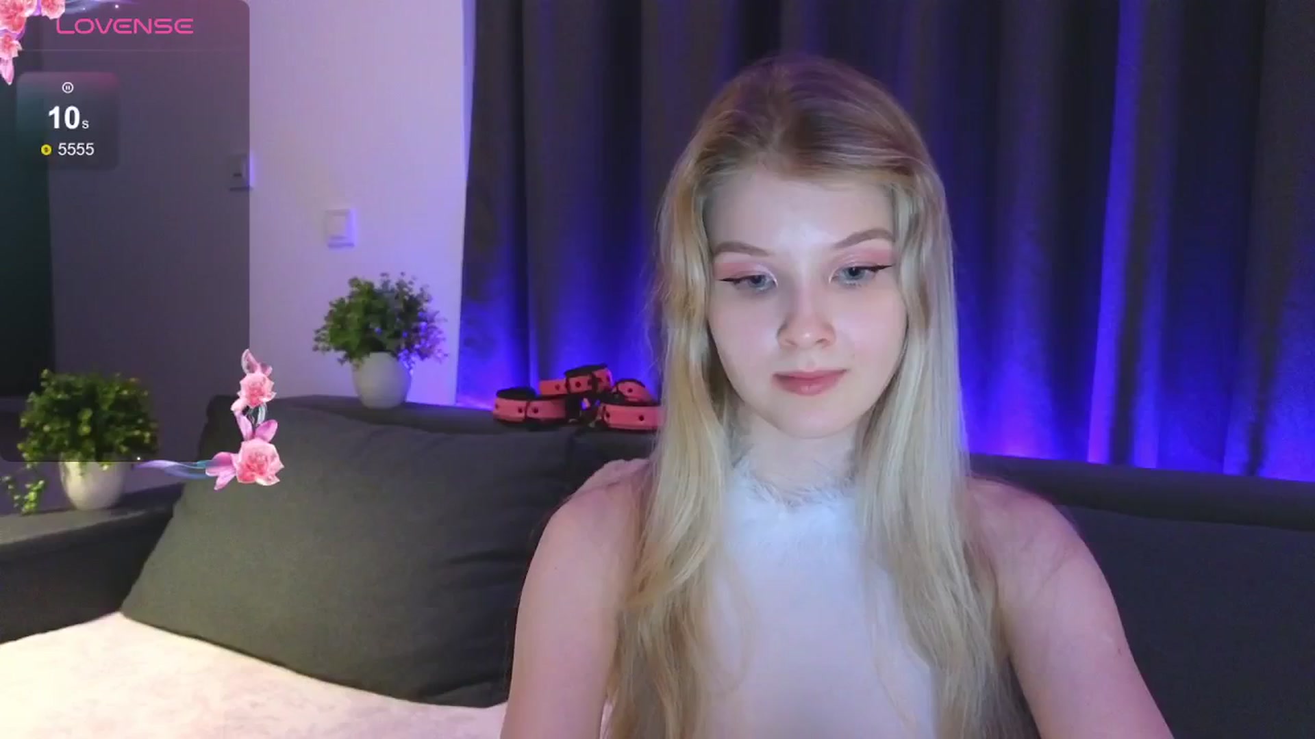 Gallery image thumbnail from Emiliya_Cute's myfreecams stream on, 07/23/2024, 19:29 image 6 of 20
