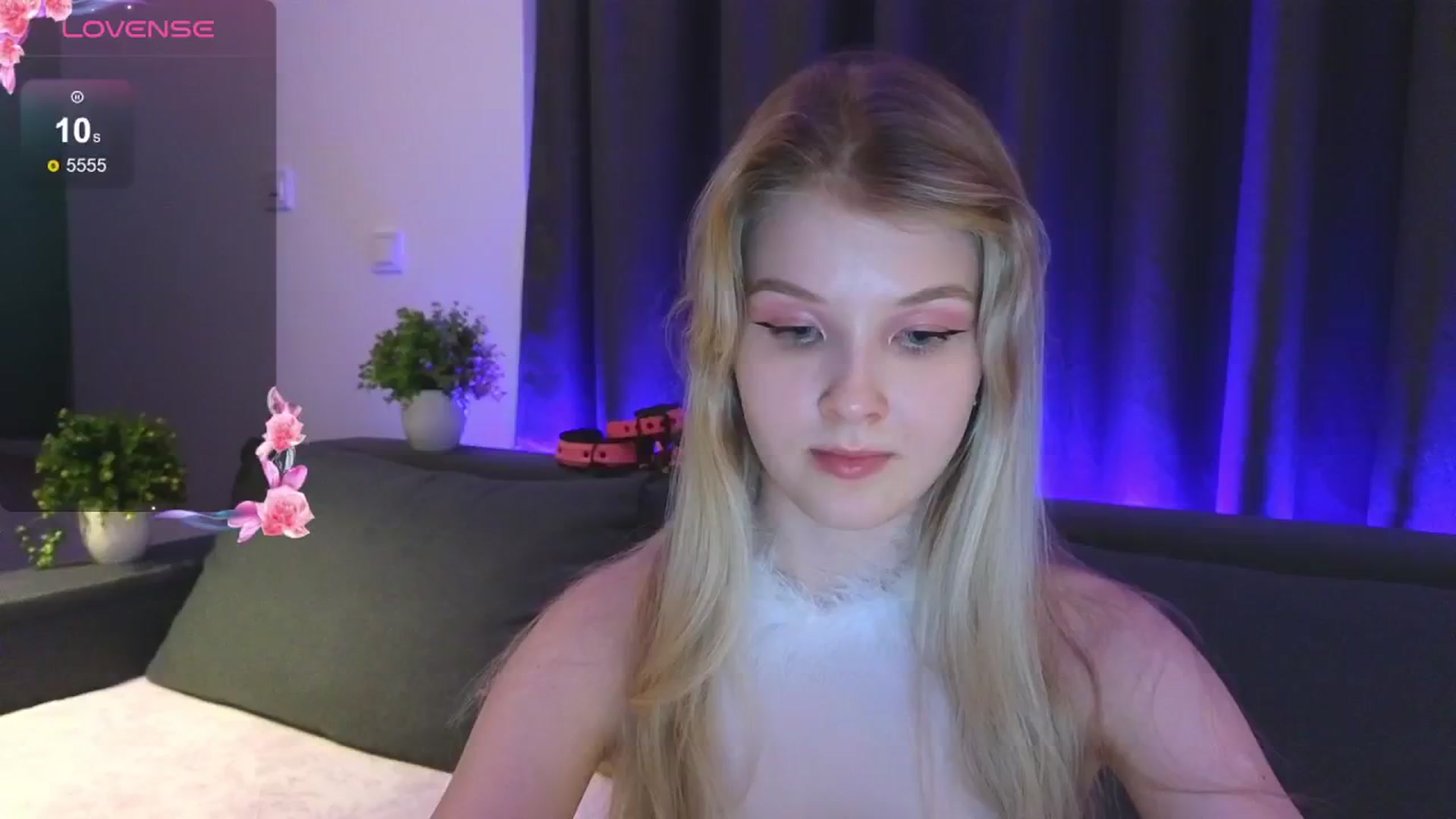 Gallery image thumbnail from Emiliya_Cute's myfreecams stream on, 07/23/2024, 19:29 image 2 of 20