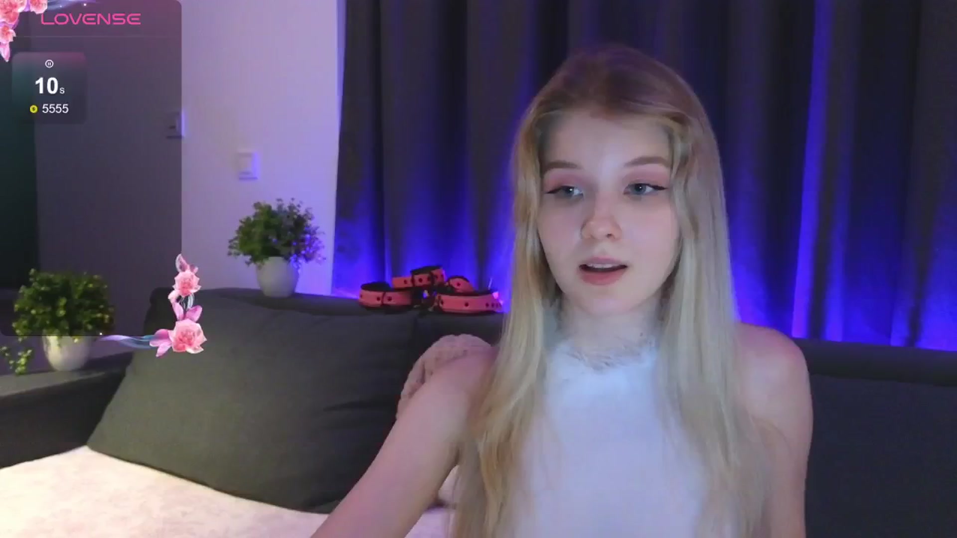 Gallery image thumbnail from Emiliya_Cute's myfreecams stream on, 07/23/2024, 19:29 image 14 of 20