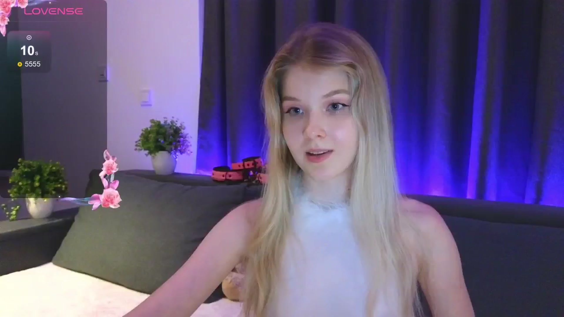 Gallery image thumbnail from Emiliya_Cute's myfreecams stream on, 07/23/2024, 19:29 image 12 of 20