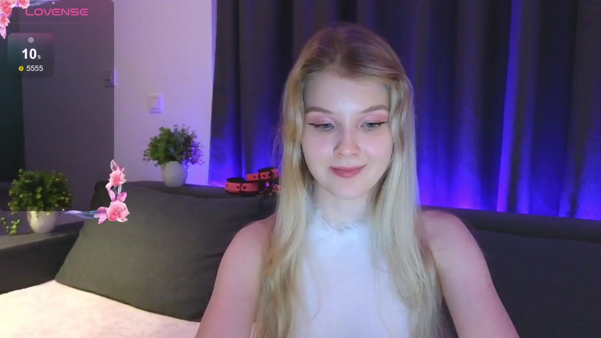Gallery image thumbnail from Emiliya_Cute's myfreecams stream on, 07/23/2024, 19:29 image 8 of 20