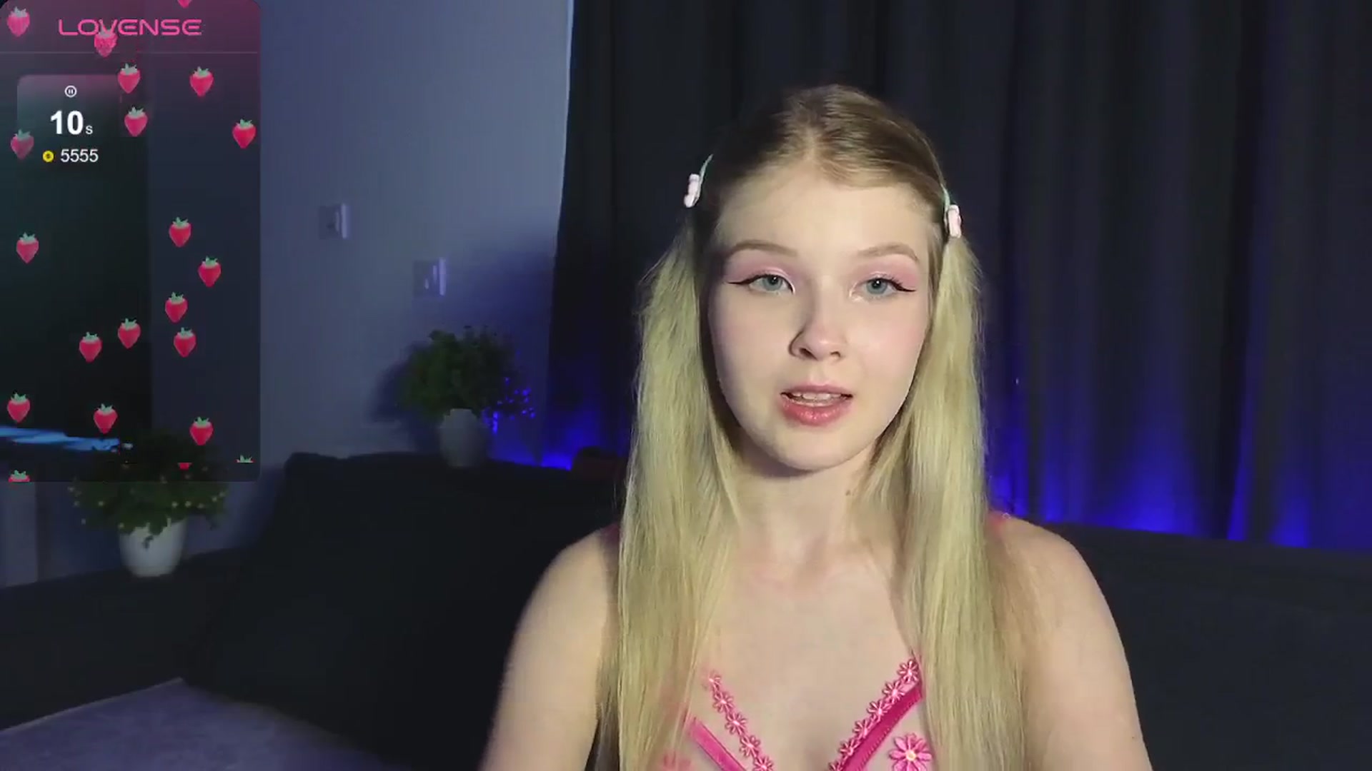 Gallery image thumbnail from Emiliya_Cute's myfreecams stream on, 07/25/2024, 17:36 image 10 of 20