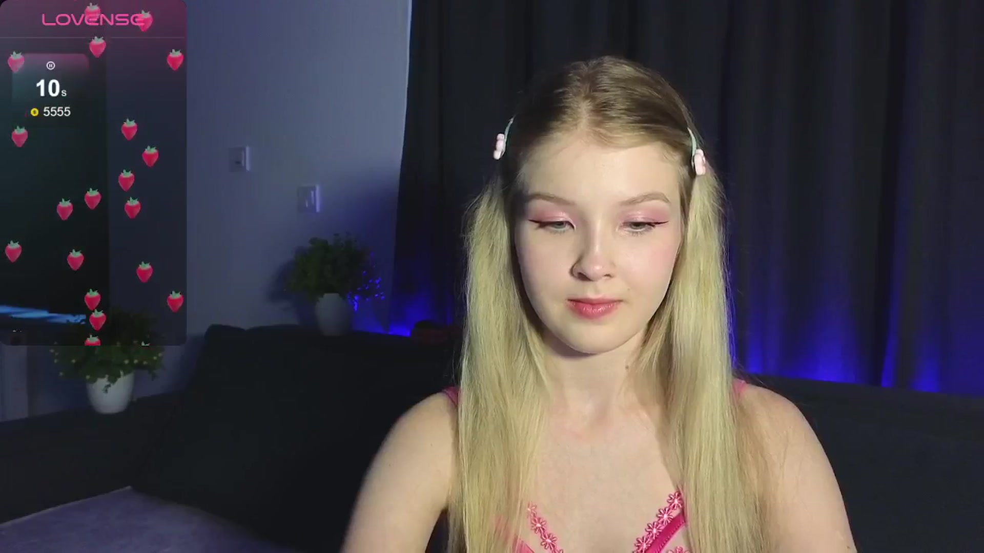 Gallery image thumbnail from Emiliya_Cute's myfreecams stream on, 07/25/2024, 17:36 image 12 of 20