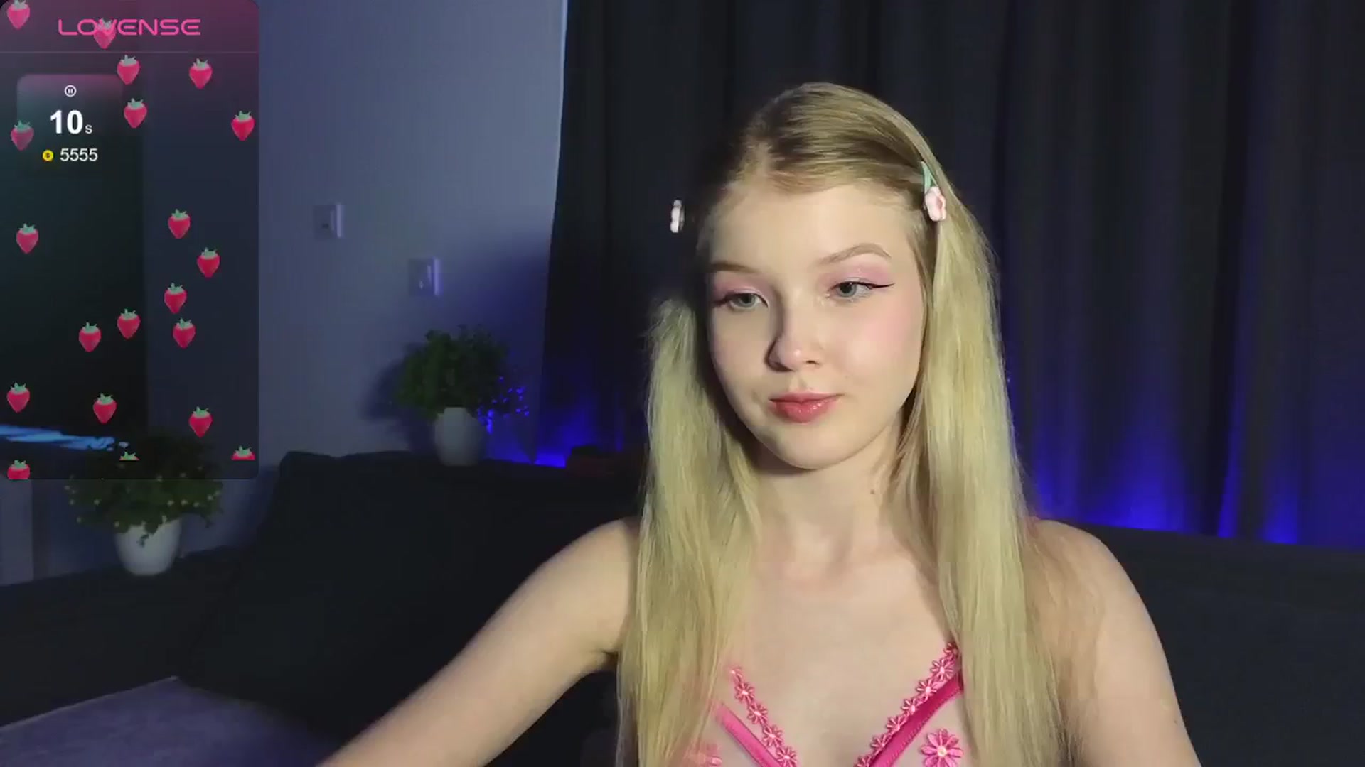 Gallery image thumbnail from Emiliya_Cute's myfreecams stream on, 07/25/2024, 17:36 image 7 of 20