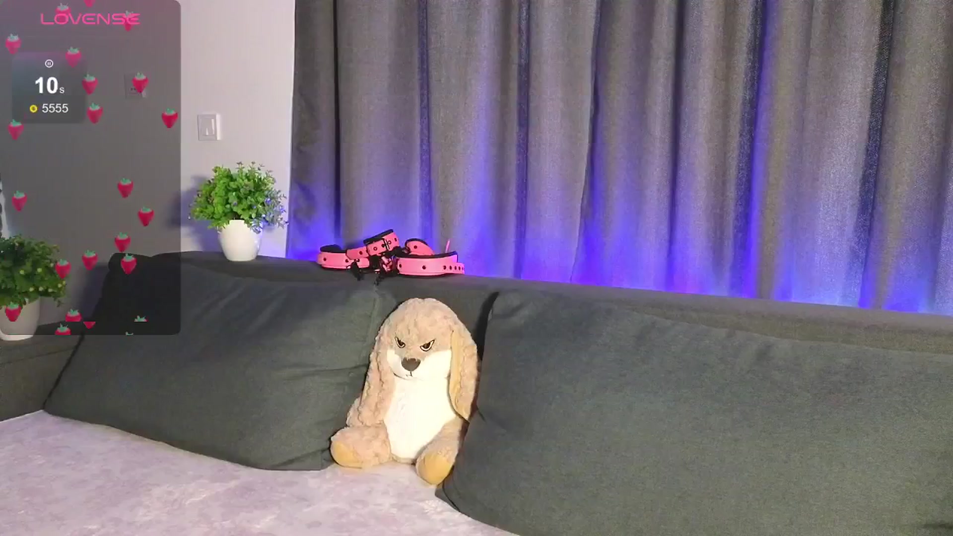 Gallery image thumbnail from Emiliya_Cute's myfreecams stream on, 07/26/2024, 16:15 image 12 of 20
