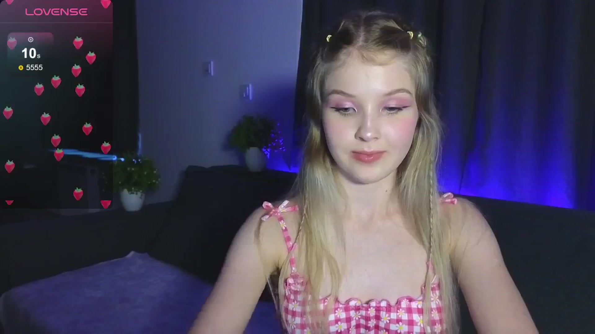Gallery image thumbnail from Emiliya_Cute's myfreecams stream on, 07/30/2024, 17:44 image 14 of 20