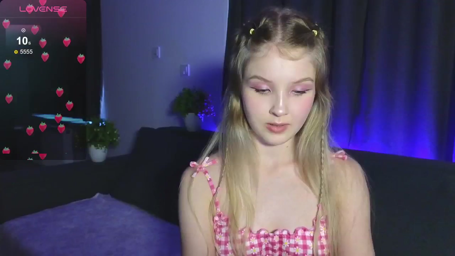 Gallery image thumbnail from Emiliya_Cute's myfreecams stream on, 07/30/2024, 17:44 image 1 of 20