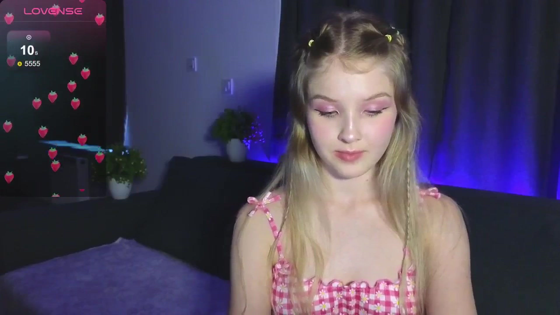 Gallery image thumbnail from Emiliya_Cute's myfreecams stream on, 07/30/2024, 17:44 image 8 of 20