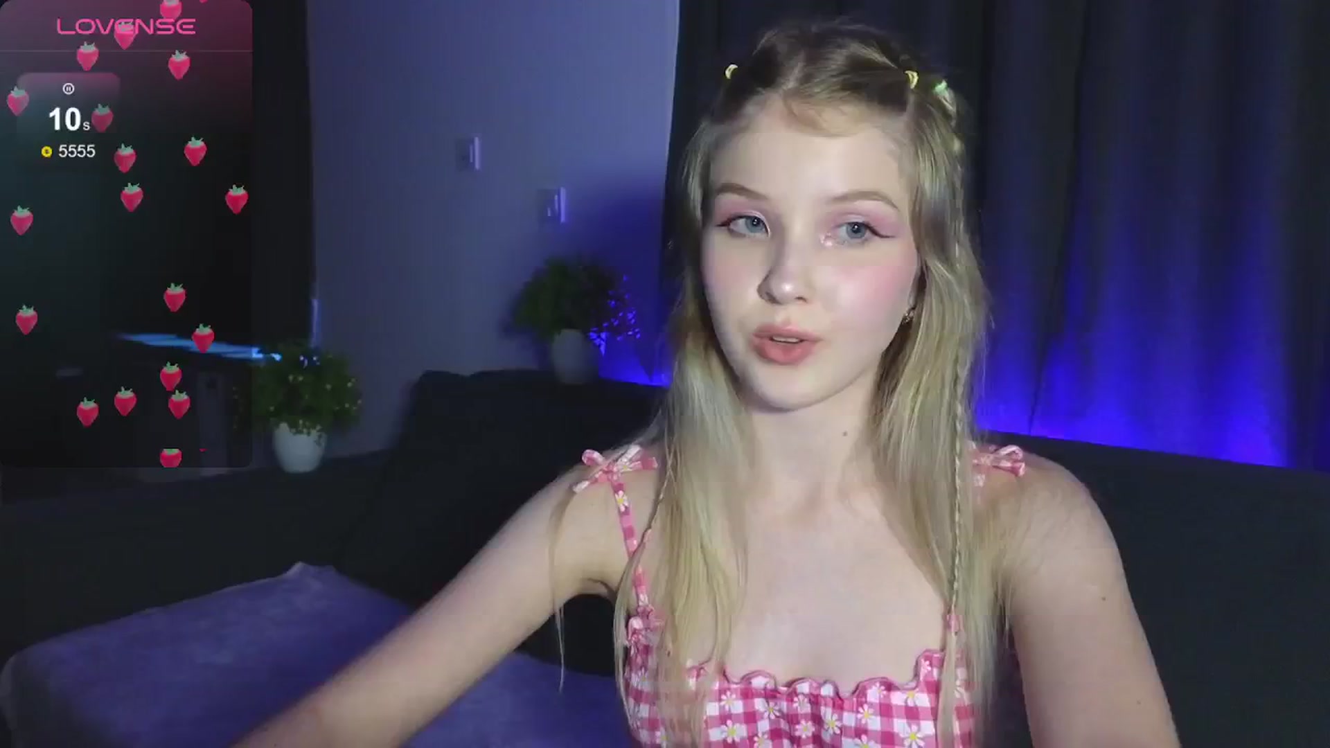 Gallery image thumbnail from Emiliya_Cute's myfreecams stream on, 07/30/2024, 17:44 image 18 of 20
