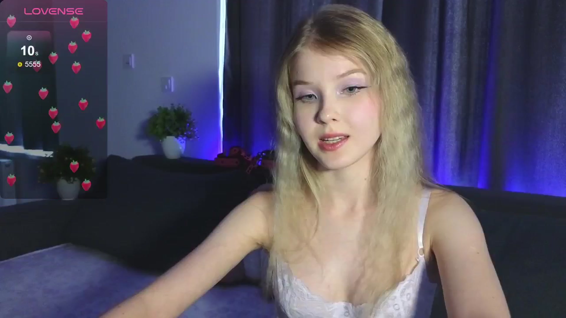 Gallery image thumbnail from Emiliya_Cute's myfreecams stream on, 07/31/2024, 15:34 image 4 of 20