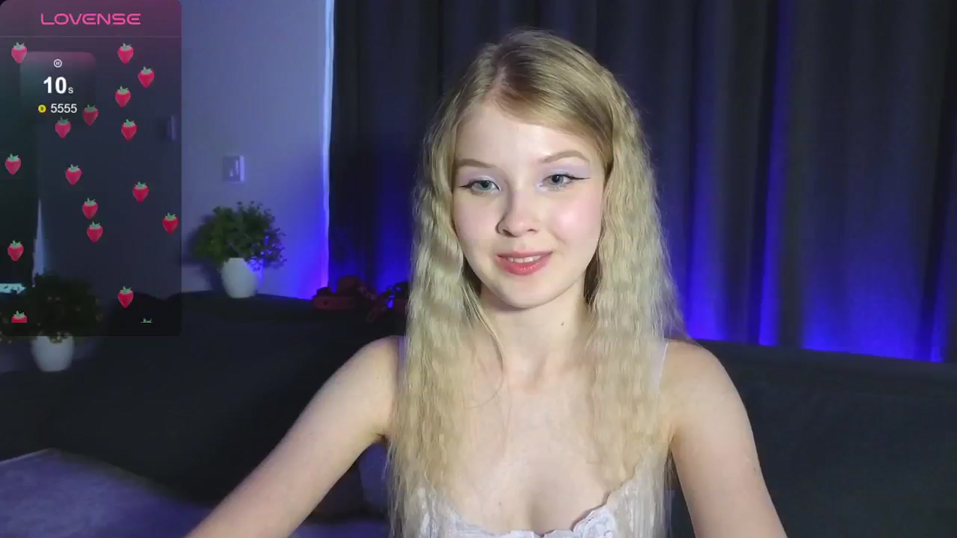 Gallery image thumbnail from Emiliya_Cute's myfreecams stream on, 07/31/2024, 17:41 image 15 of 20