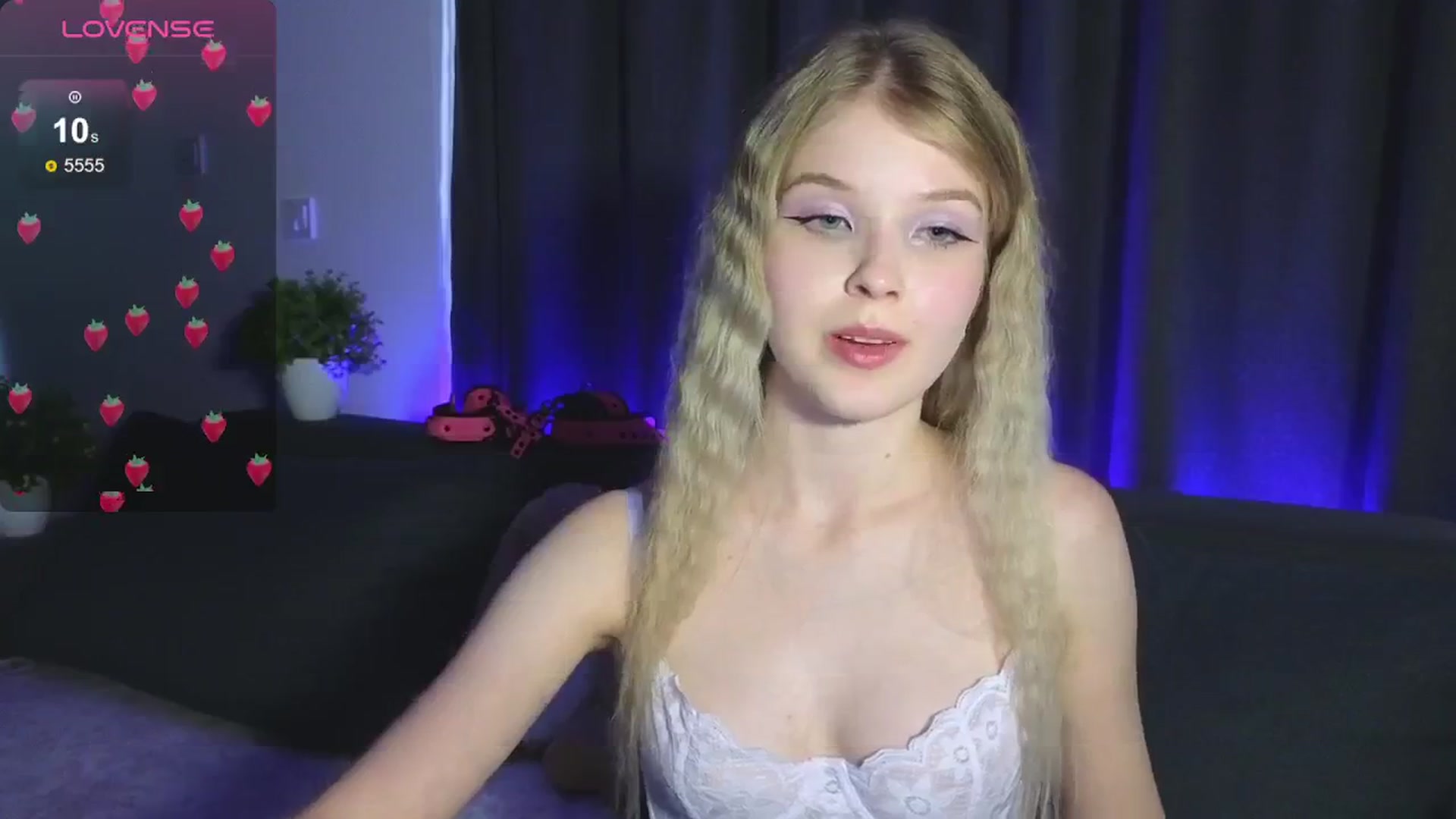 Gallery image thumbnail from Emiliya_Cute's myfreecams stream on, 07/31/2024, 17:41 image 10 of 20