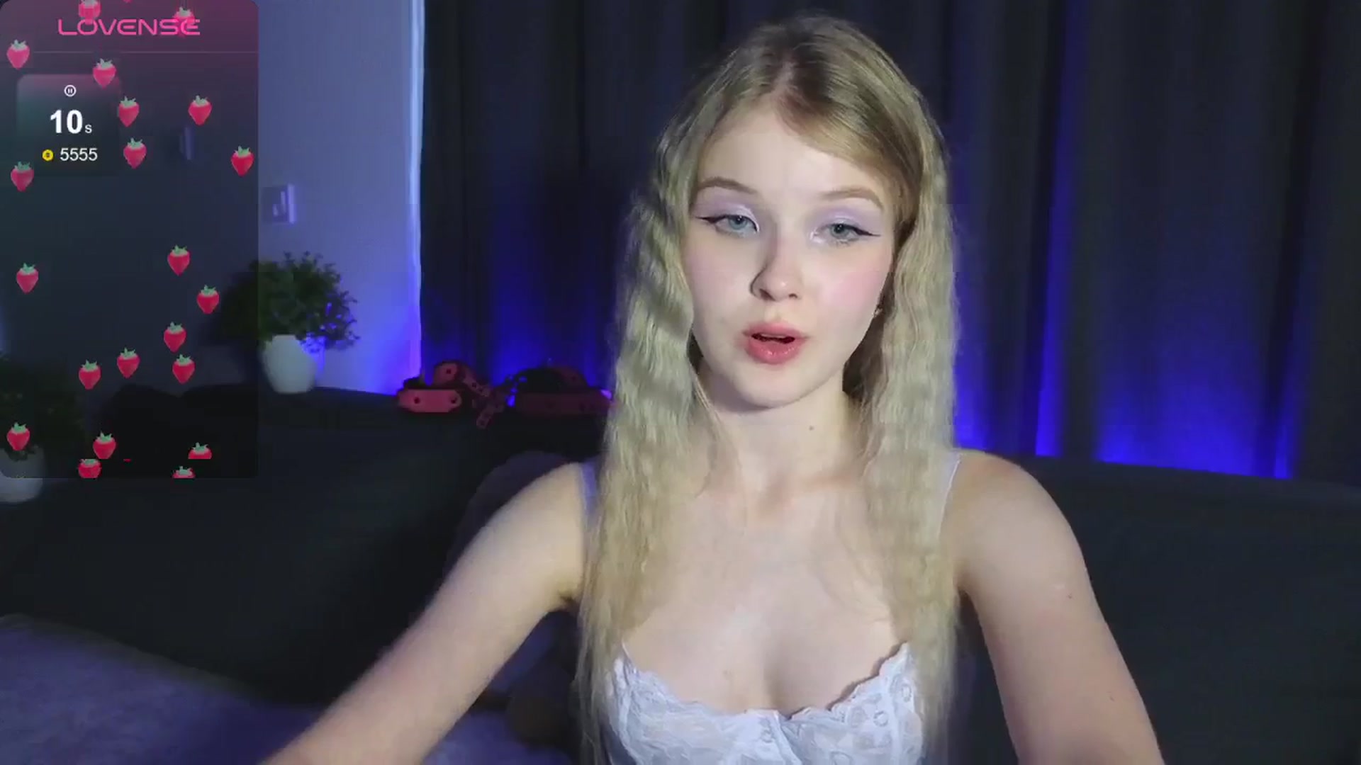 Gallery image thumbnail from Emiliya_Cute's myfreecams stream on, 07/31/2024, 17:41 image 13 of 20