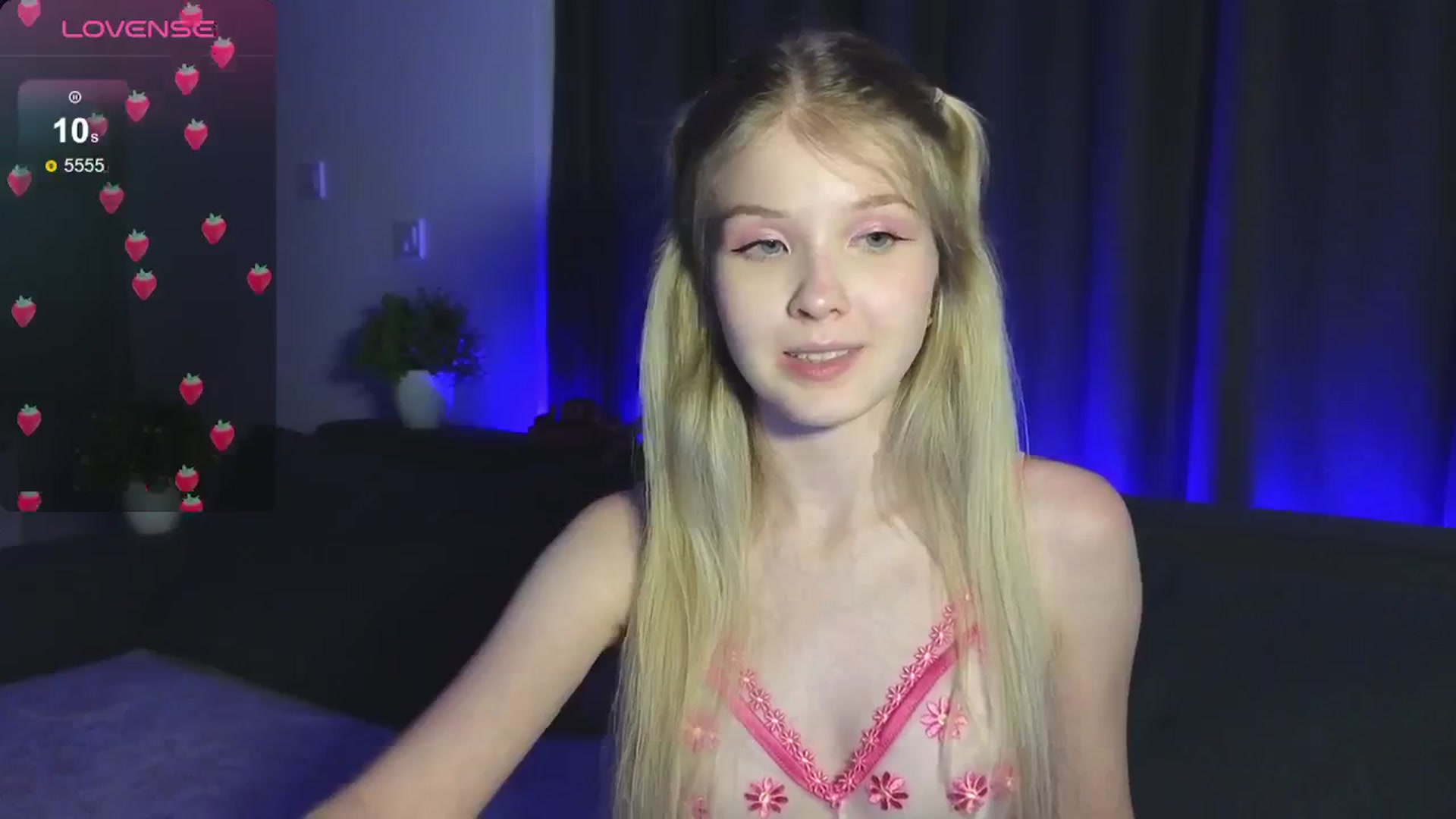 Gallery image thumbnail from Emiliya_Cute's myfreecams stream on, 08/01/2024, 19:25 image 4 of 20