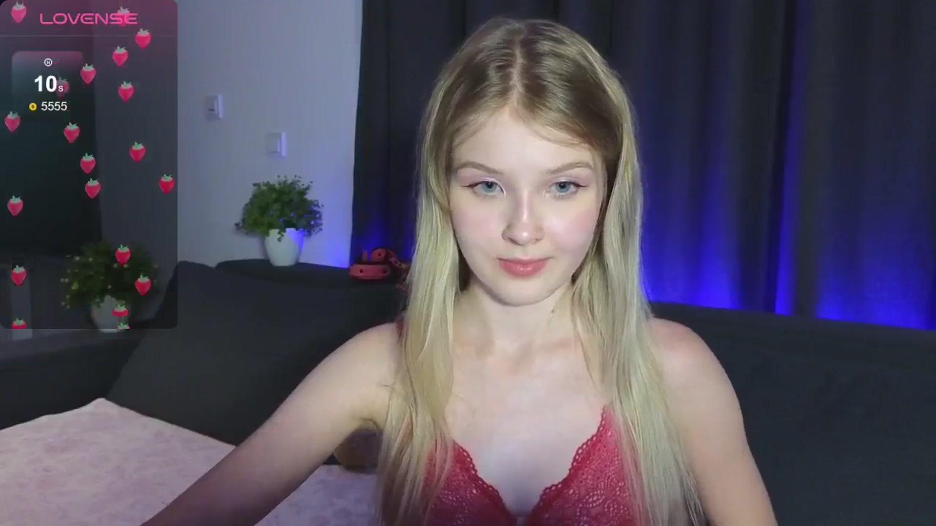 Gallery image thumbnail from Emiliya_Cute's myfreecams stream on, 08/02/2024, 18:54 image 18 of 20