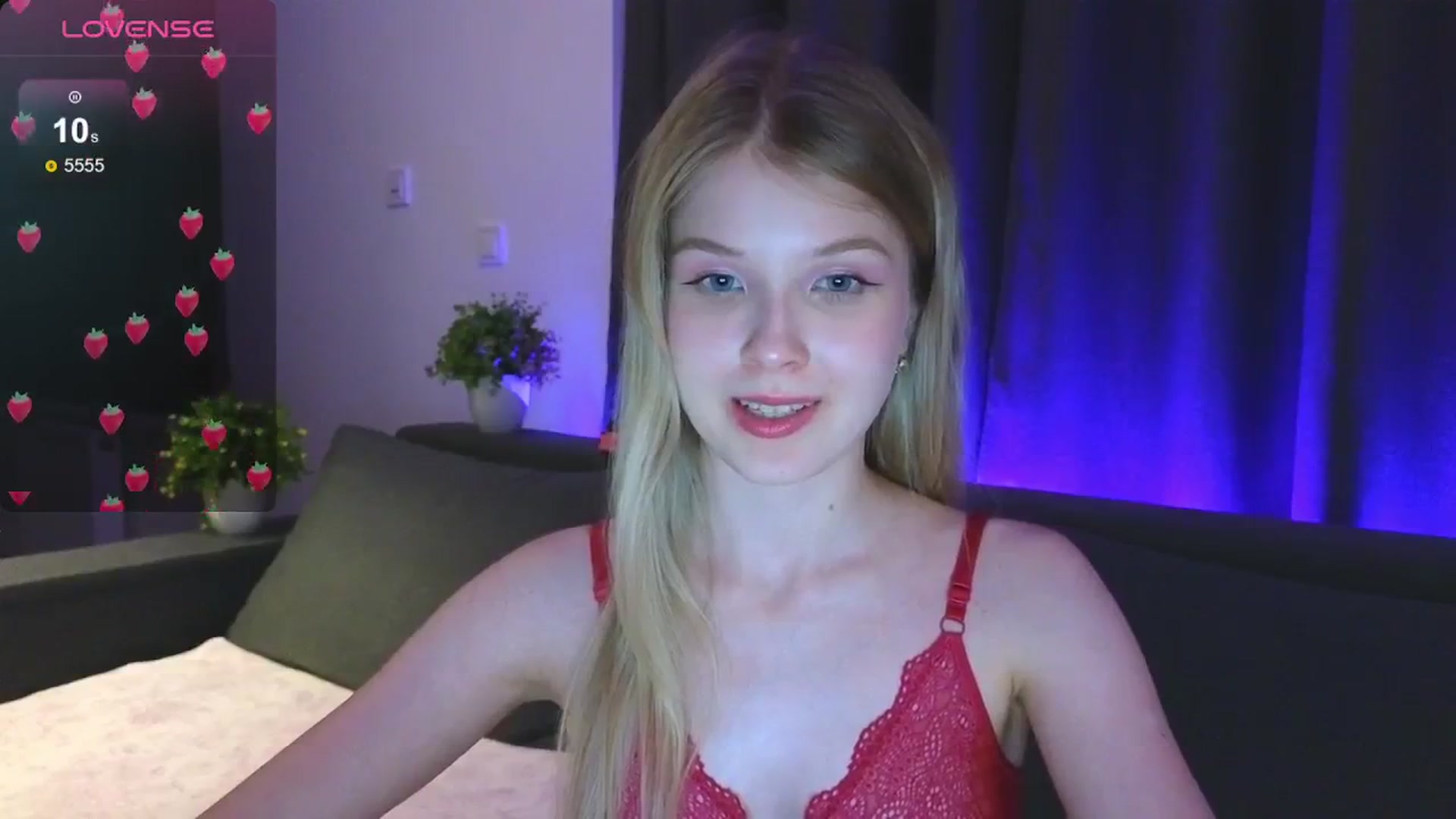 Gallery image thumbnail from Emiliya_Cute's myfreecams stream on, 08/02/2024, 20:06 image 15 of 20