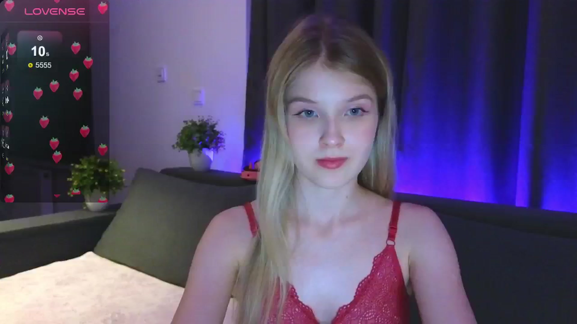 Gallery image thumbnail from Emiliya_Cute's myfreecams stream on, 08/02/2024, 20:06 image 16 of 20