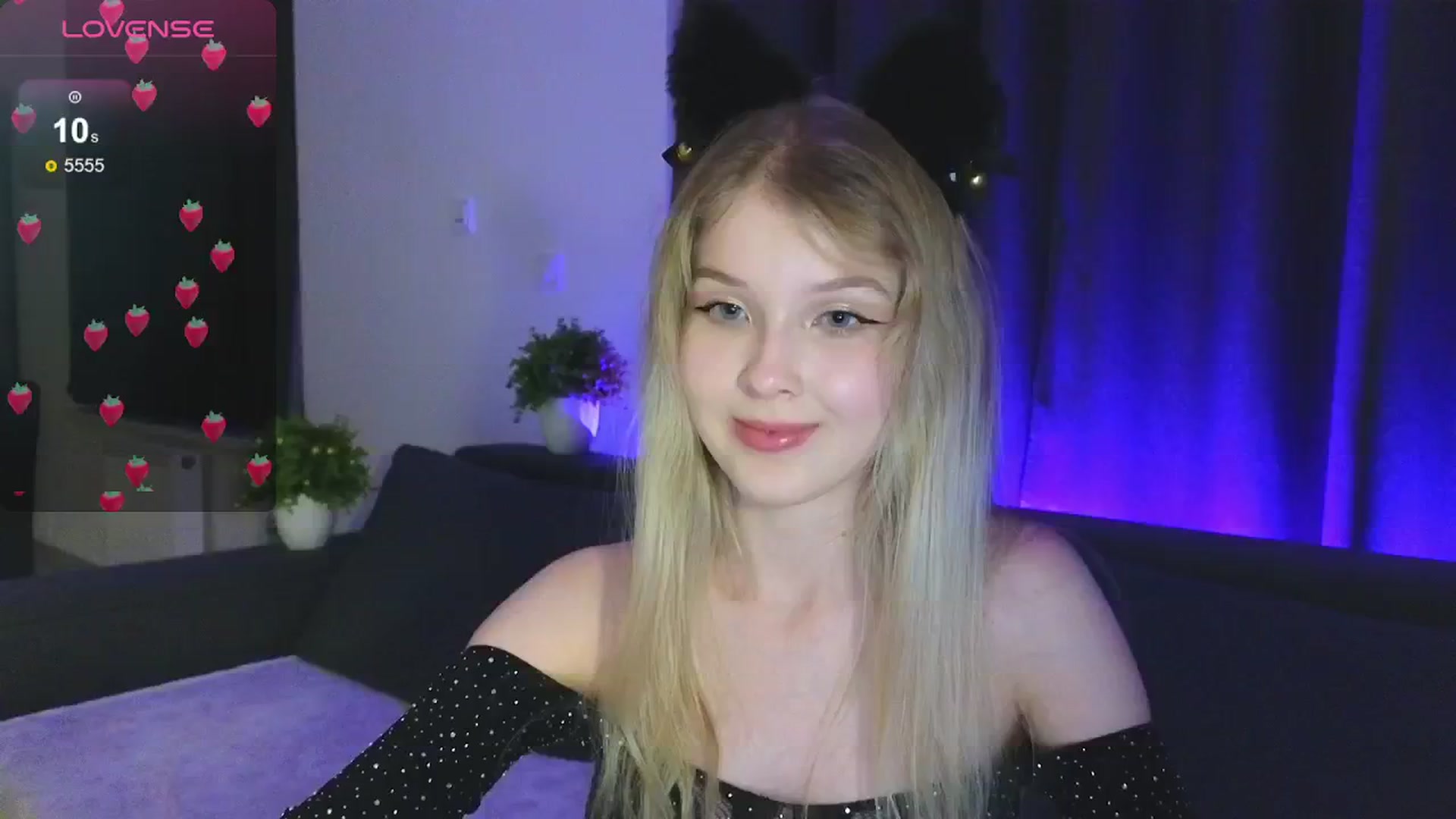 Gallery image thumbnail from Emiliya_Cute's myfreecams stream on, 08/04/2024, 18:23 image 16 of 20