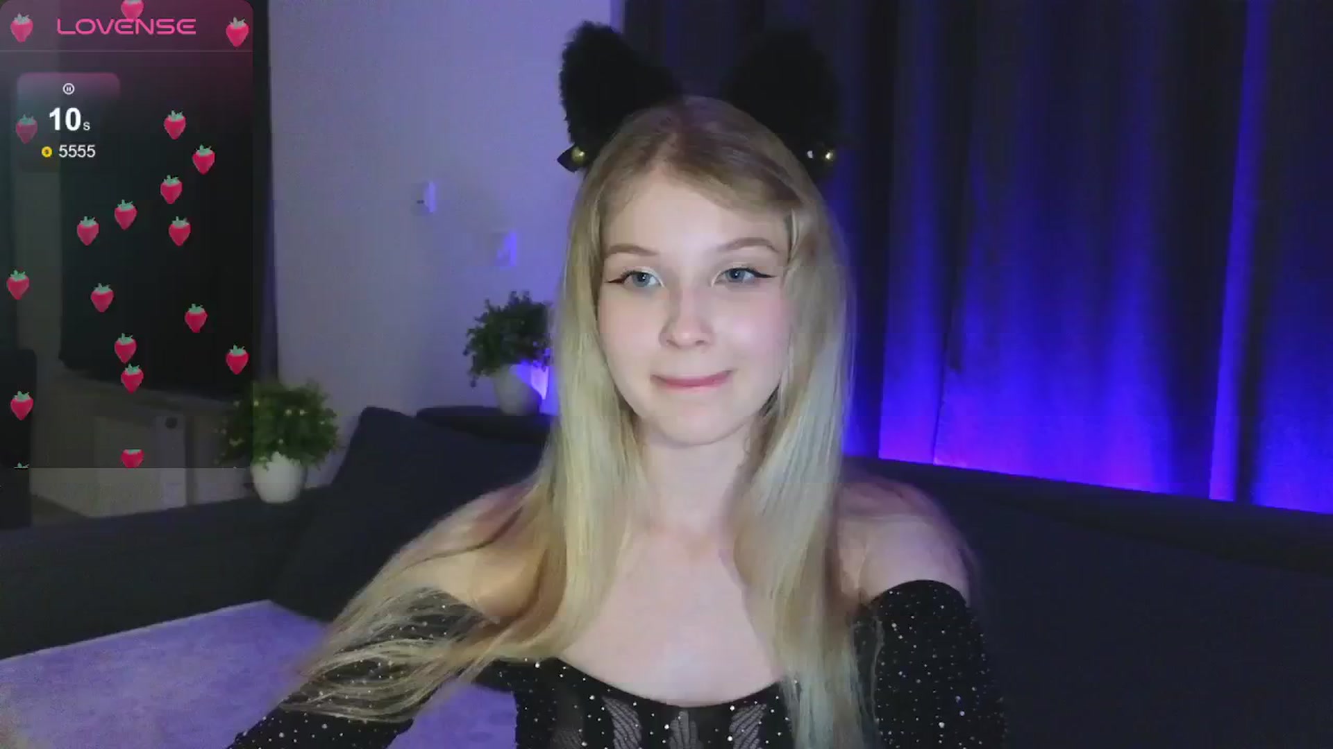 Gallery image thumbnail from Emiliya_Cute's myfreecams stream on, 08/04/2024, 18:23 image 17 of 20