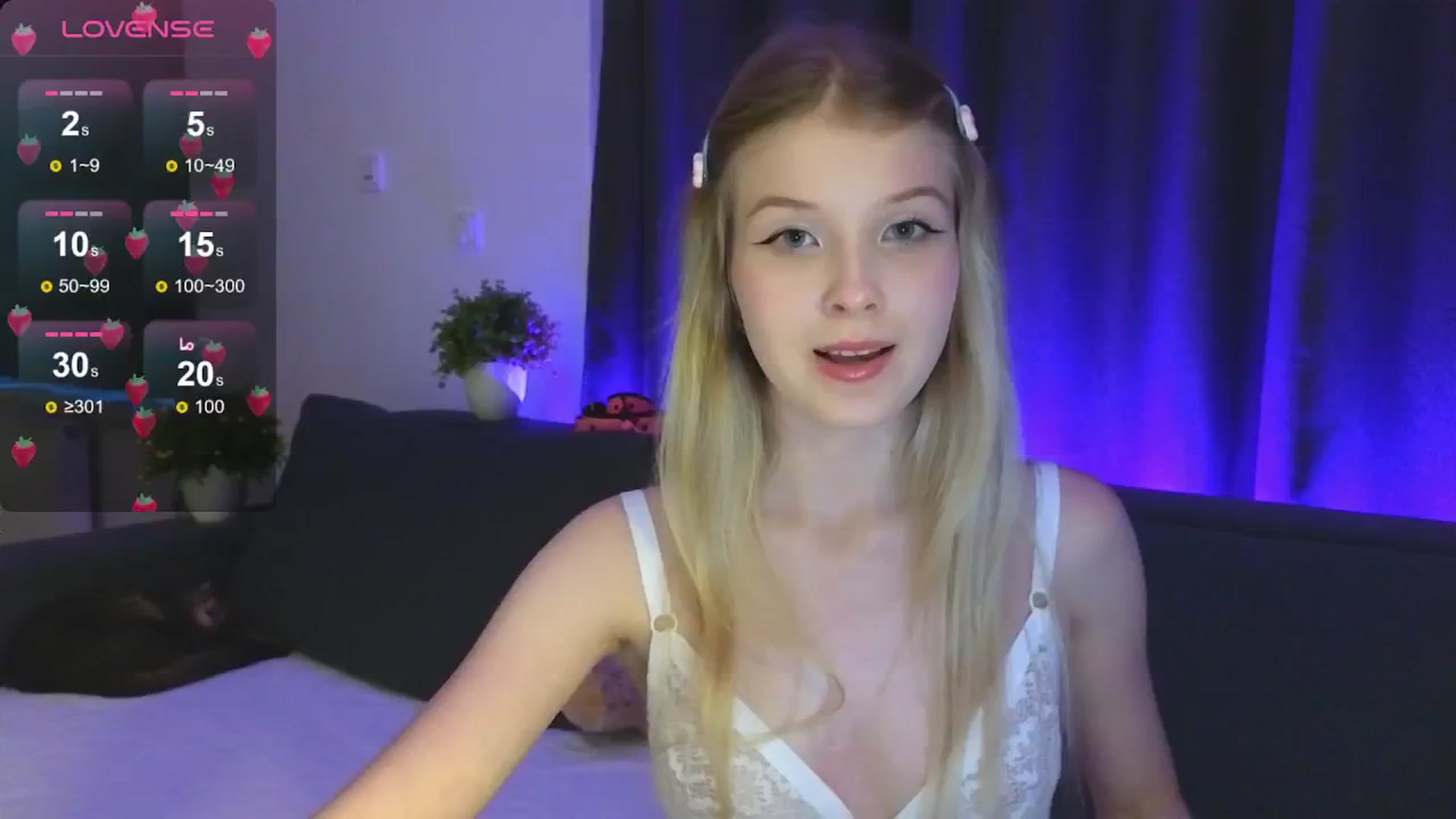 Gallery image thumbnail from Emiliya_Cute's myfreecams stream on, 08/05/2024, 18:33 image 12 of 20