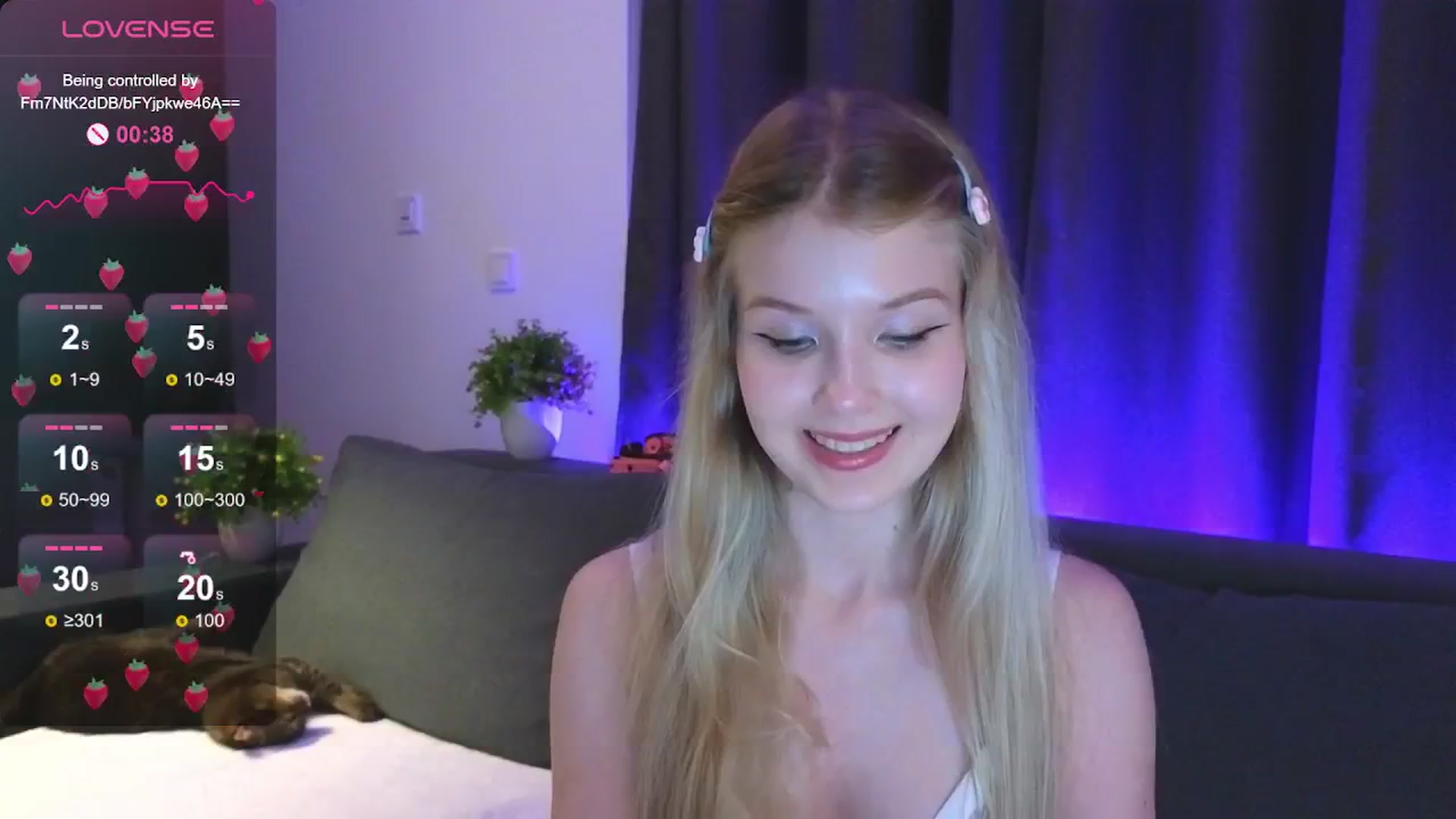 Gallery image thumbnail from Emiliya_Cute's myfreecams stream on, 08/05/2024, 19:28 image 9 of 20