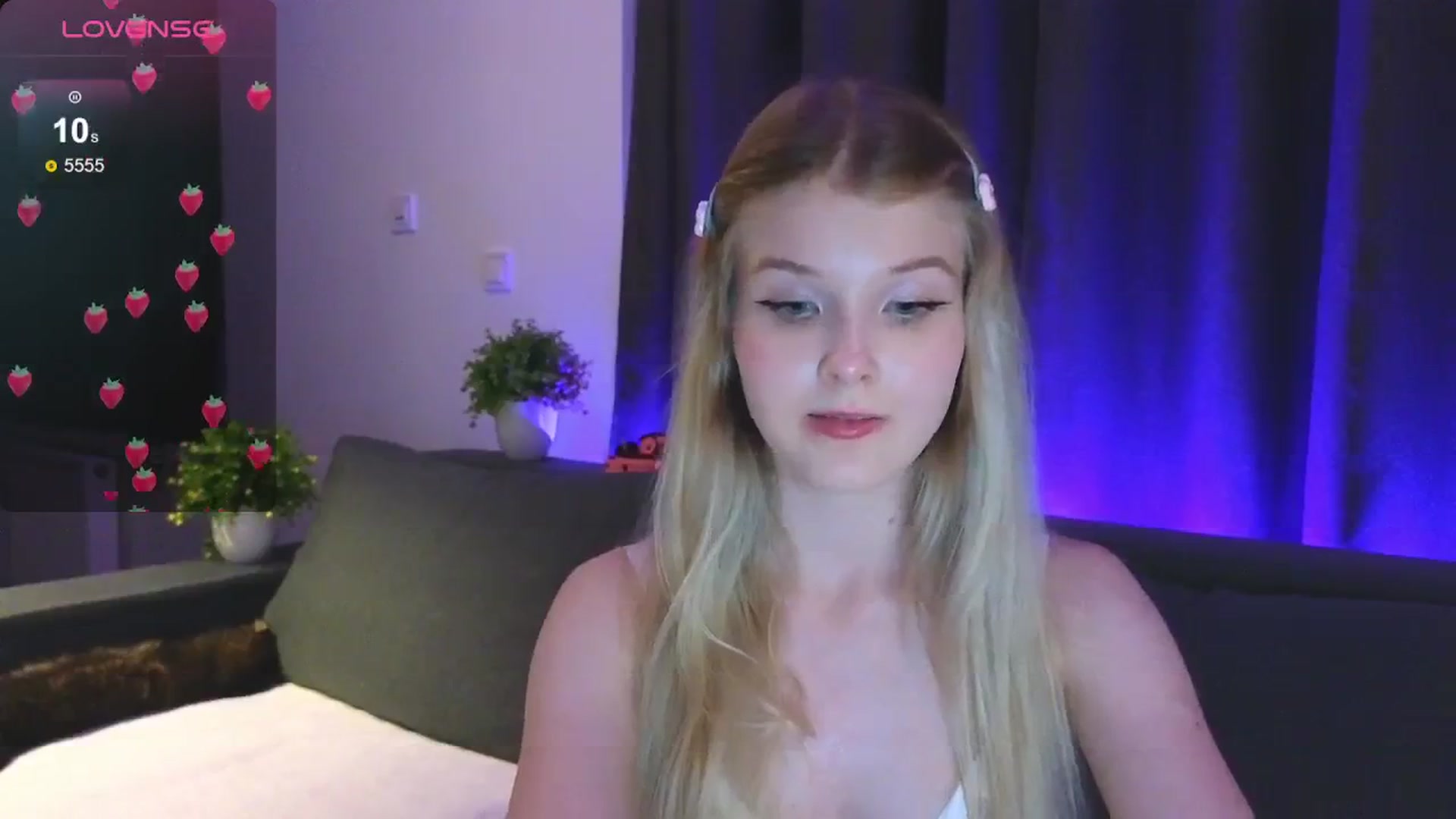 Gallery image thumbnail from Emiliya_Cute's myfreecams stream on, 08/05/2024, 19:28 image 5 of 20