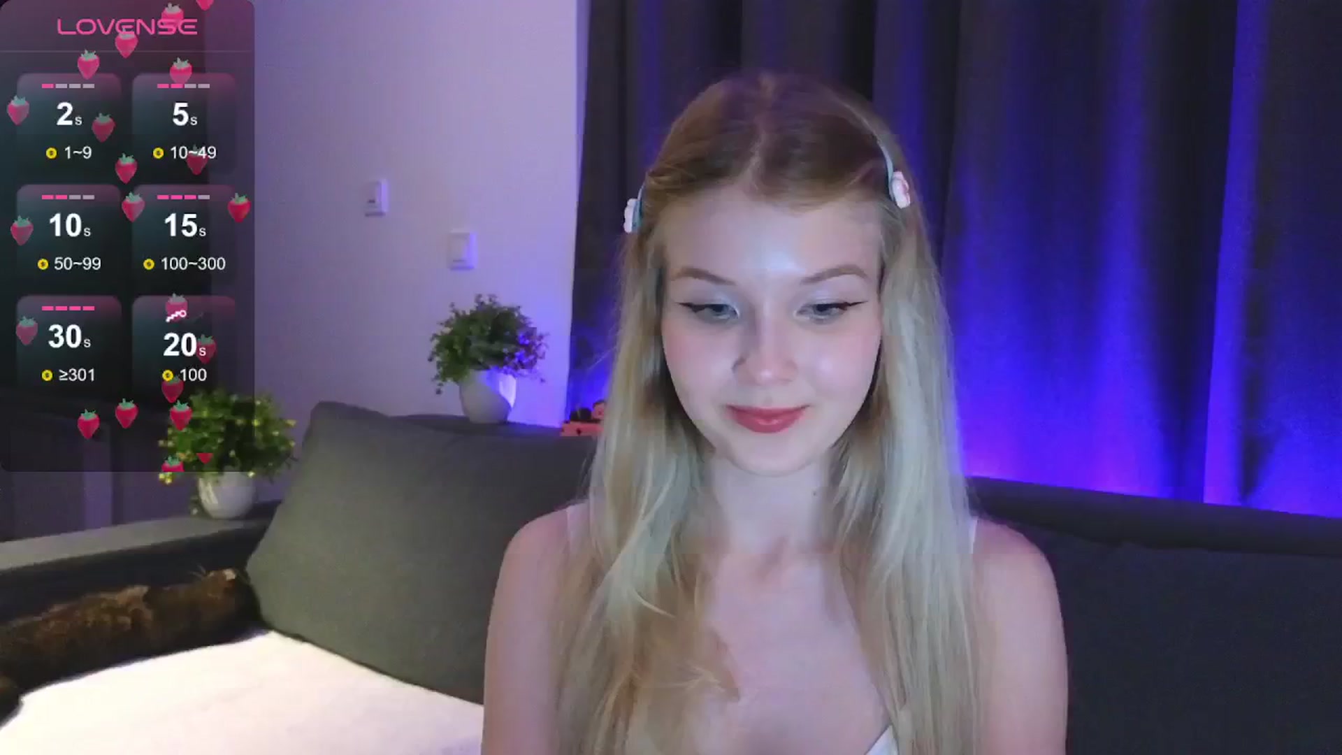 Gallery image thumbnail from Emiliya_Cute's myfreecams stream on, 08/05/2024, 19:28 image 8 of 20