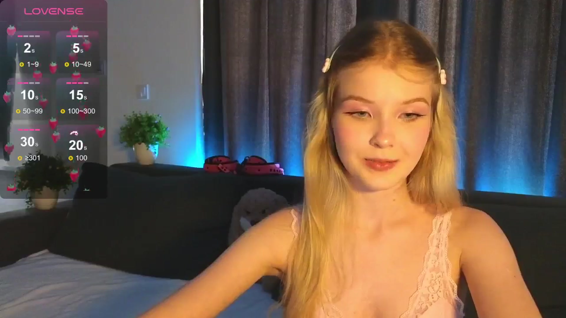 Gallery image thumbnail from Emiliya_Cute's myfreecams stream on, 08/07/2024, 16:20 image 9 of 20