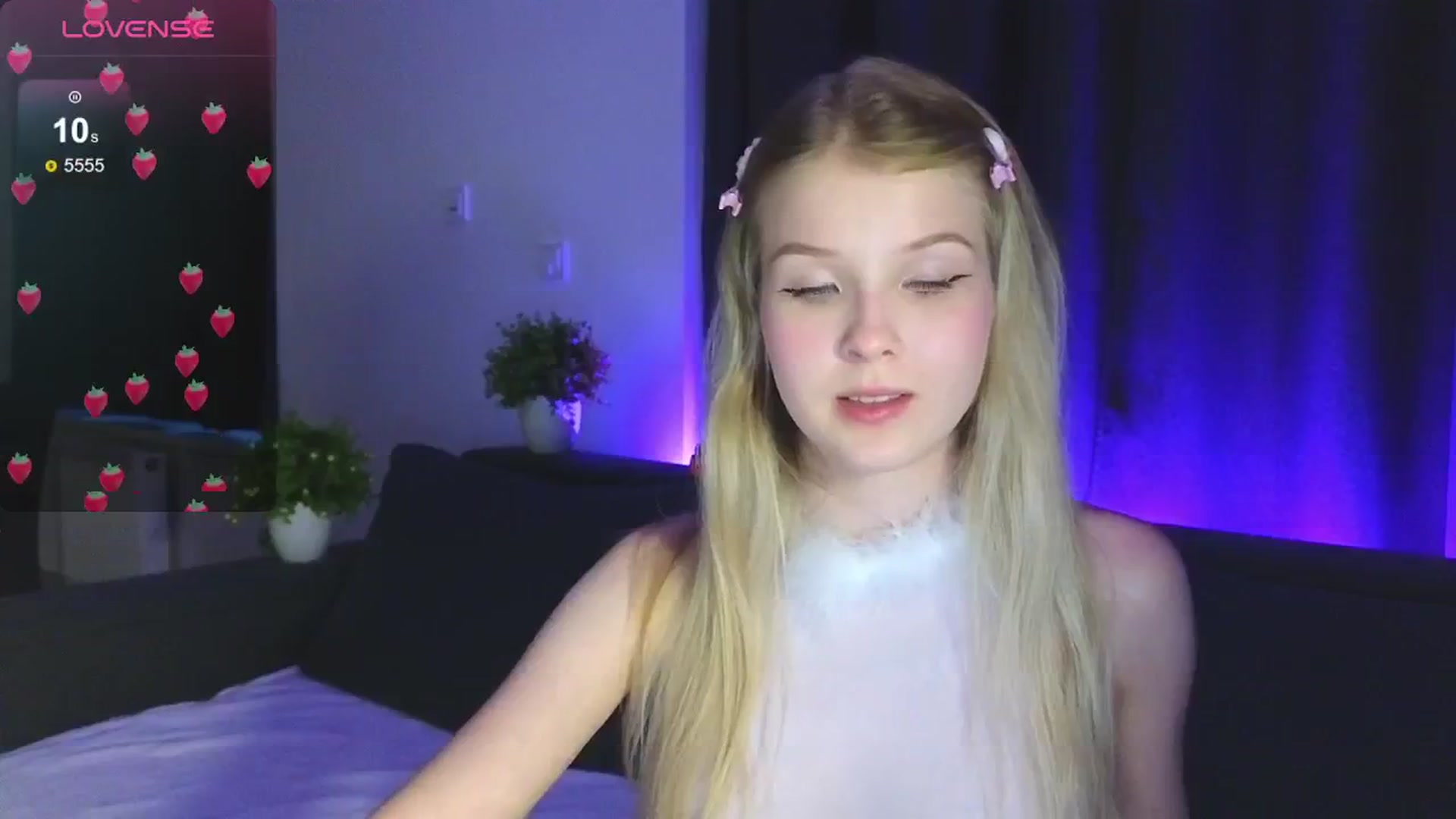 Gallery image thumbnail from Emiliya_Cute's myfreecams stream on, 08/08/2024, 17:54 image 20 of 20