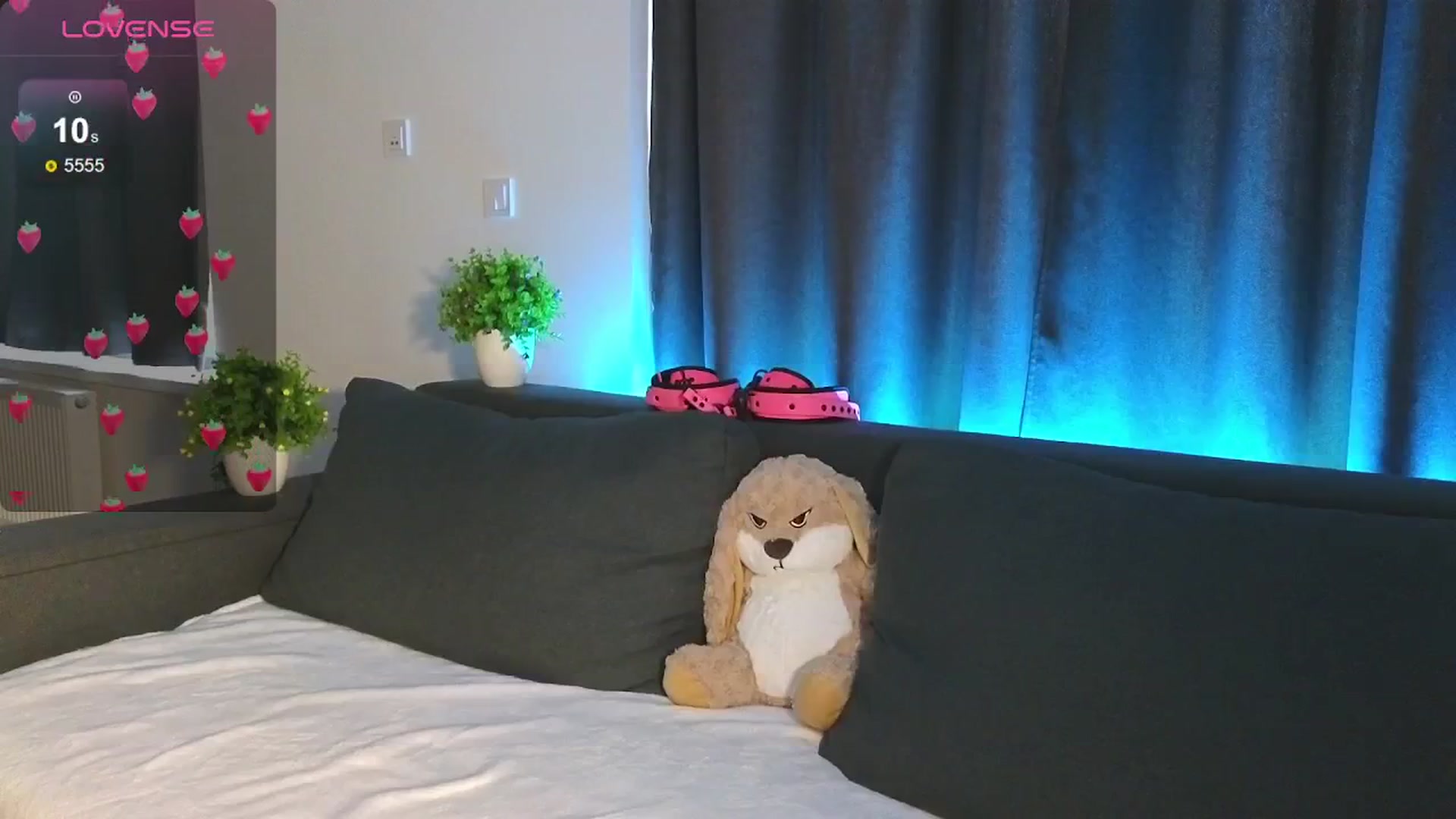Gallery image thumbnail from Emiliya_Cute's myfreecams stream on, 08/08/2024, 17:54 image 9 of 20