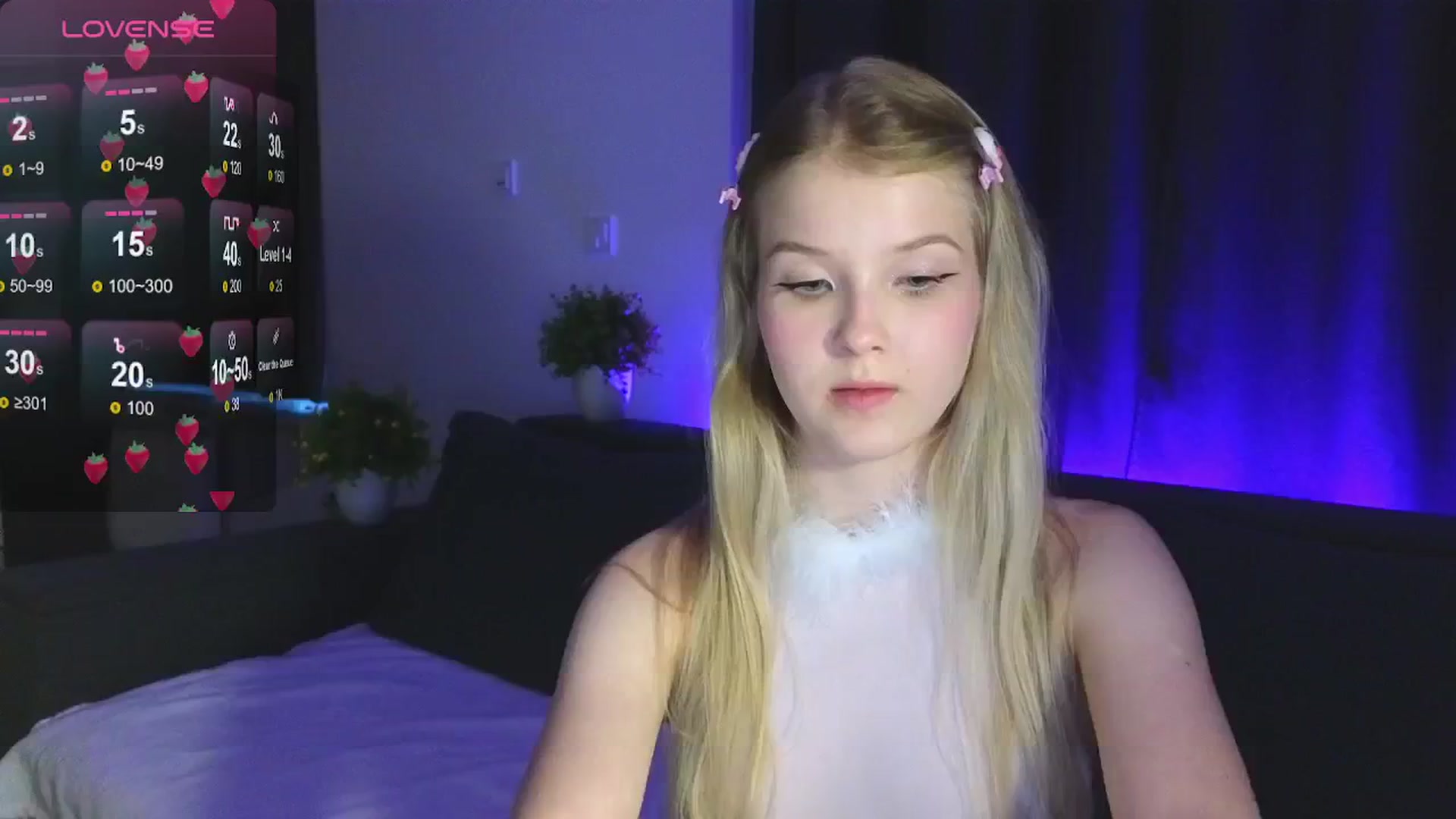 Gallery image thumbnail from Emiliya_Cute's myfreecams stream on, 08/08/2024, 17:54 image 18 of 20