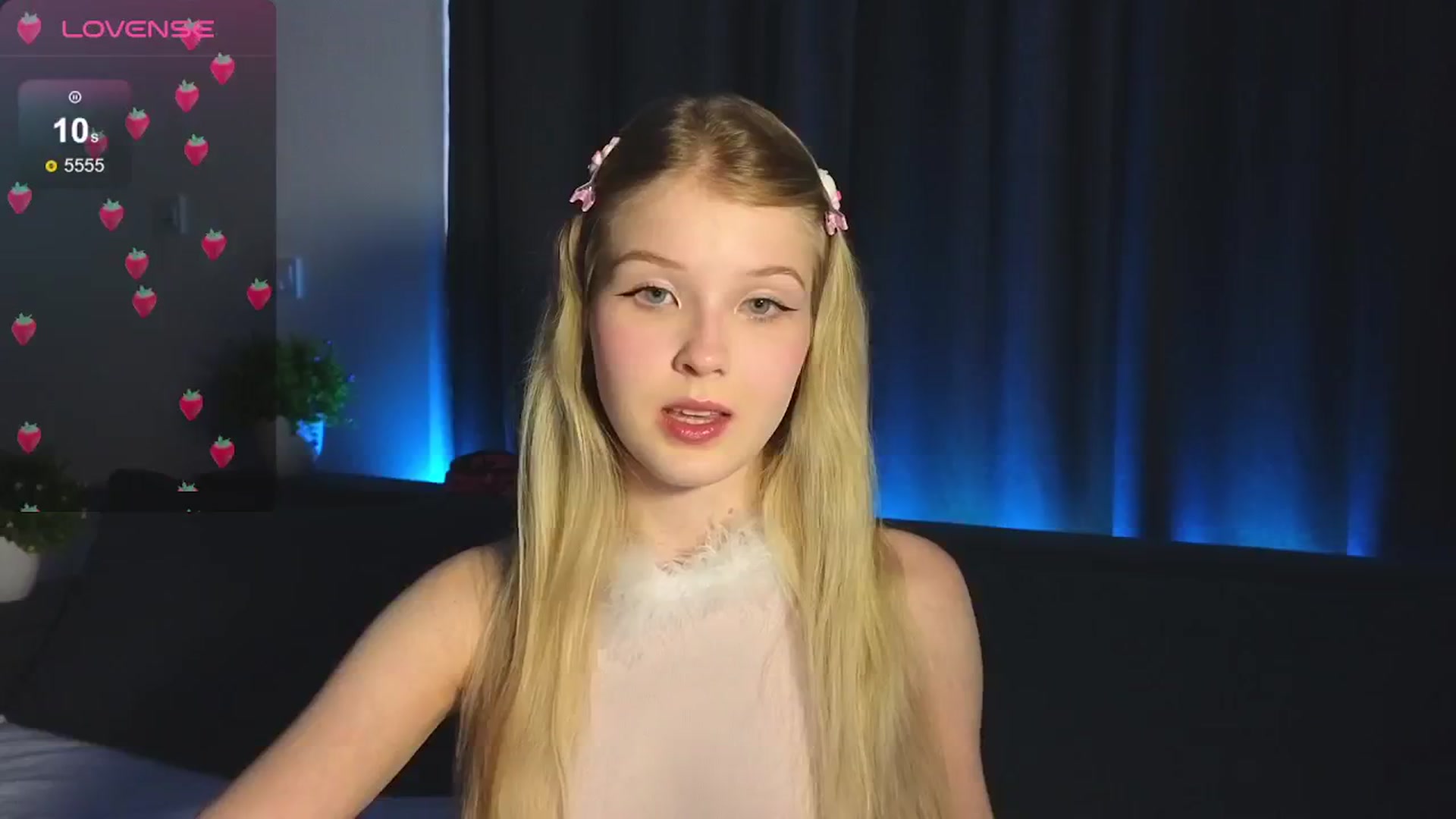 Gallery image thumbnail from Emiliya_Cute's myfreecams stream on, 08/08/2024, 17:54 image 3 of 20