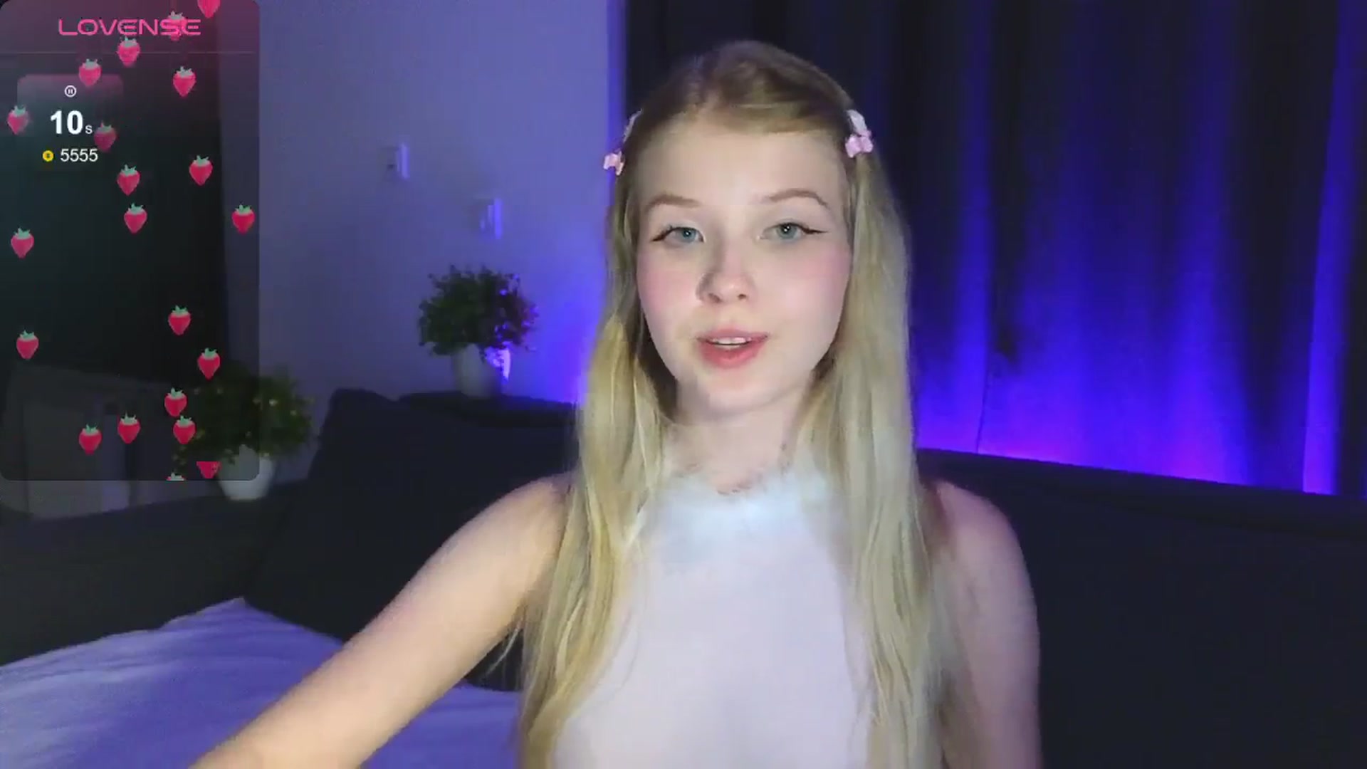 Gallery image thumbnail from Emiliya_Cute's myfreecams stream on, 08/08/2024, 18:21 image 3 of 20