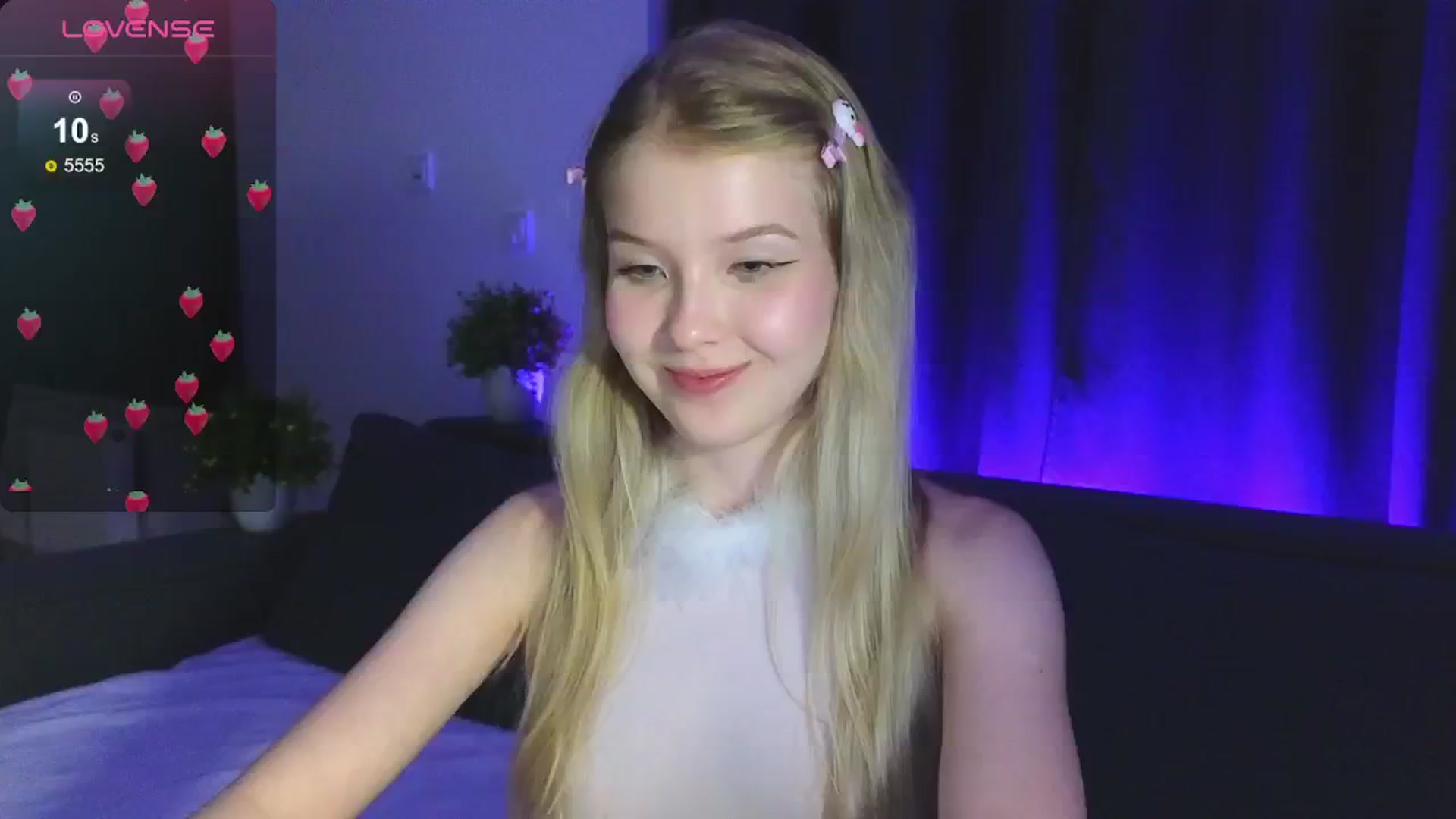 Gallery image thumbnail from Emiliya_Cute's myfreecams stream on, 08/08/2024, 18:21 image 4 of 20