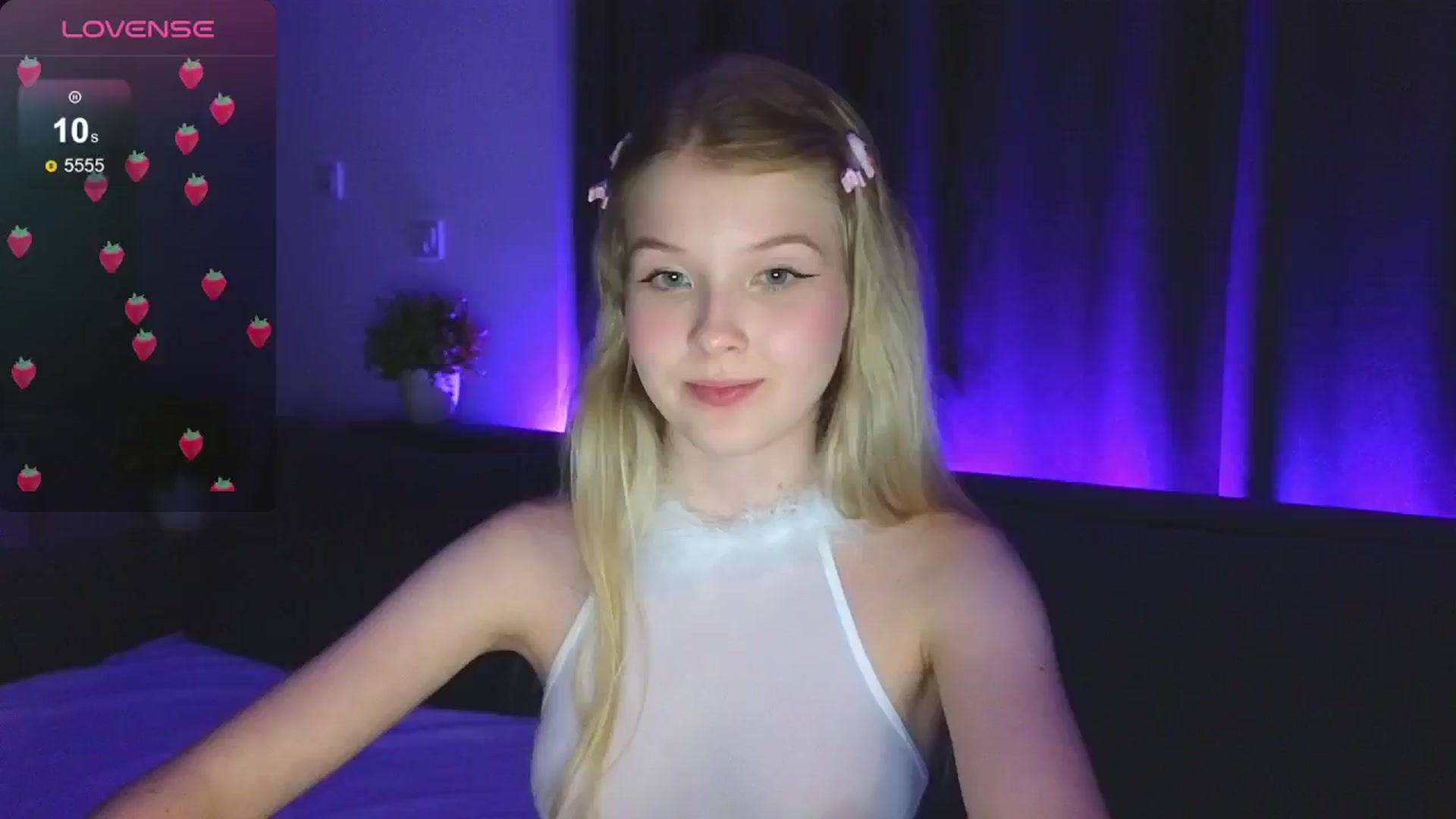 Gallery image thumbnail from Emiliya_Cute's myfreecams stream on, 08/08/2024, 19:06 image 5 of 20