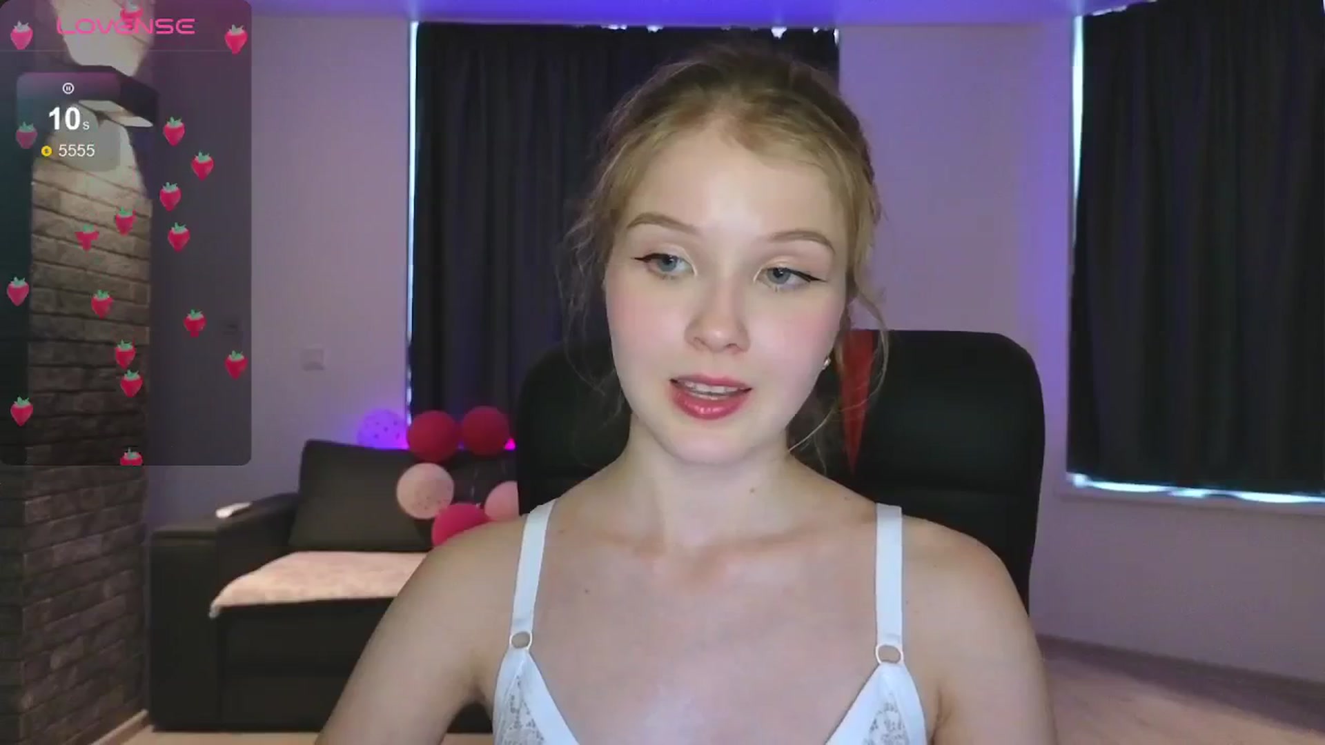 Gallery image thumbnail from Emiliya_Cute's myfreecams stream on, 08/18/2024, 15:37 image 13 of 20