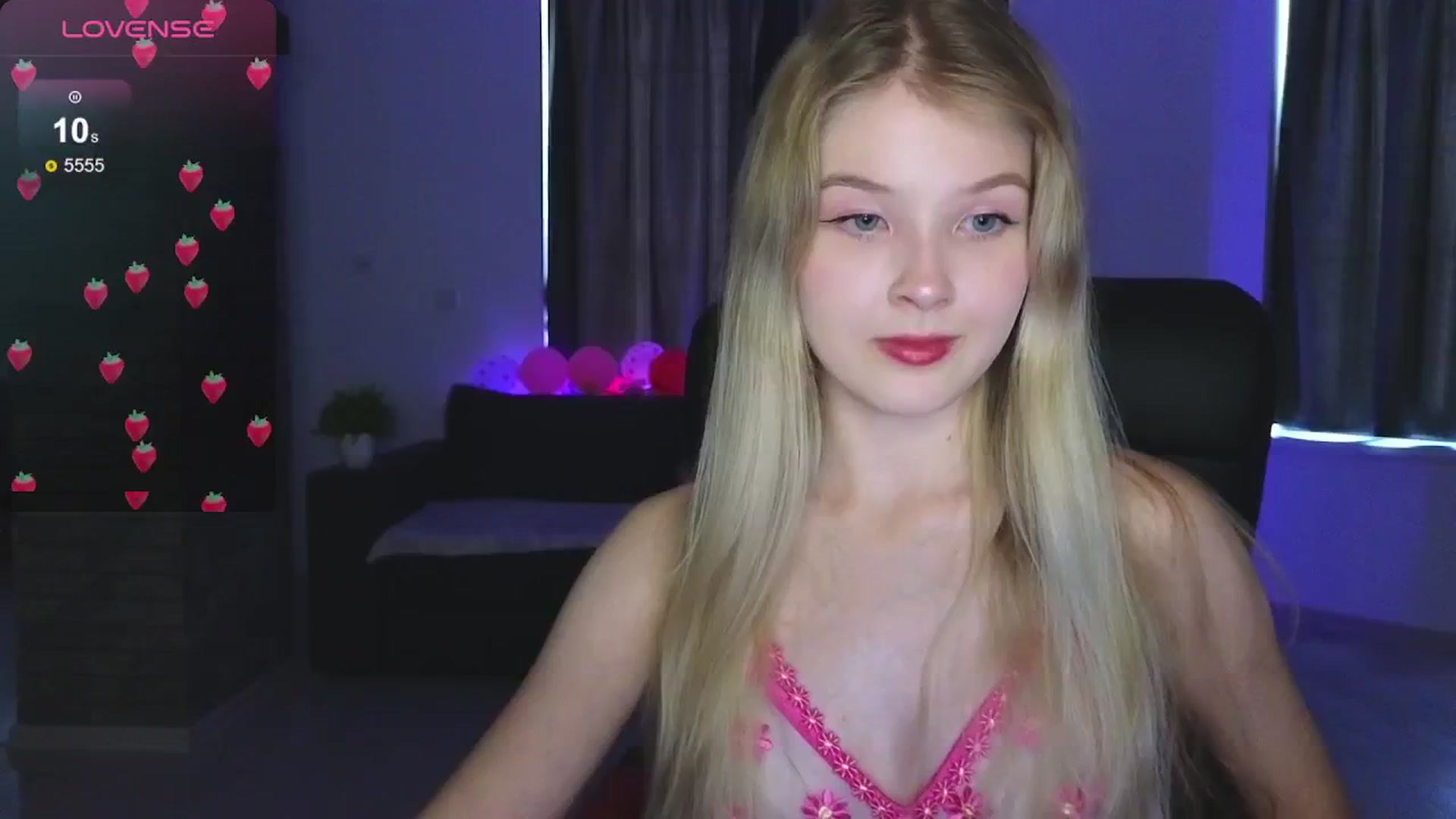 Gallery image thumbnail from Emiliya_Cute's myfreecams stream on, 08/22/2024, 15:09 image 11 of 20