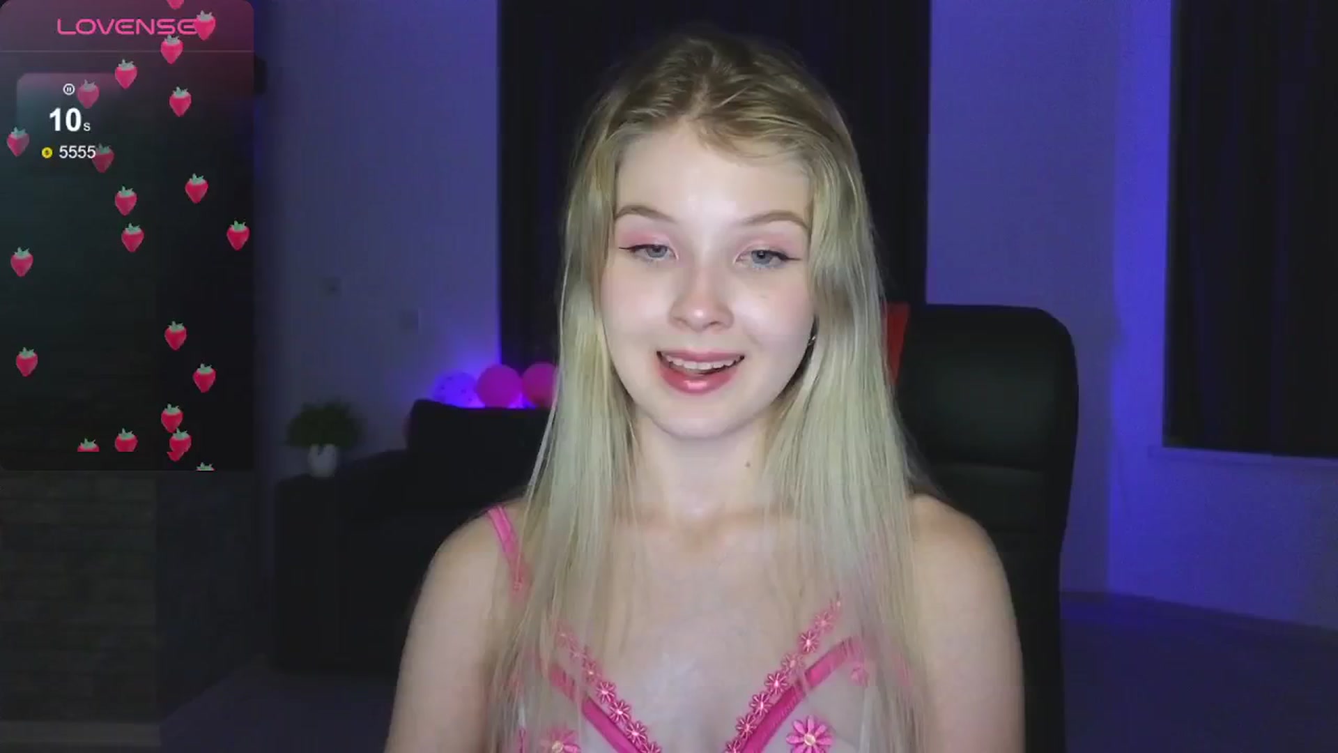 Gallery image thumbnail from Emiliya_Cute's myfreecams stream on, 08/22/2024, 19:17 image 9 of 20
