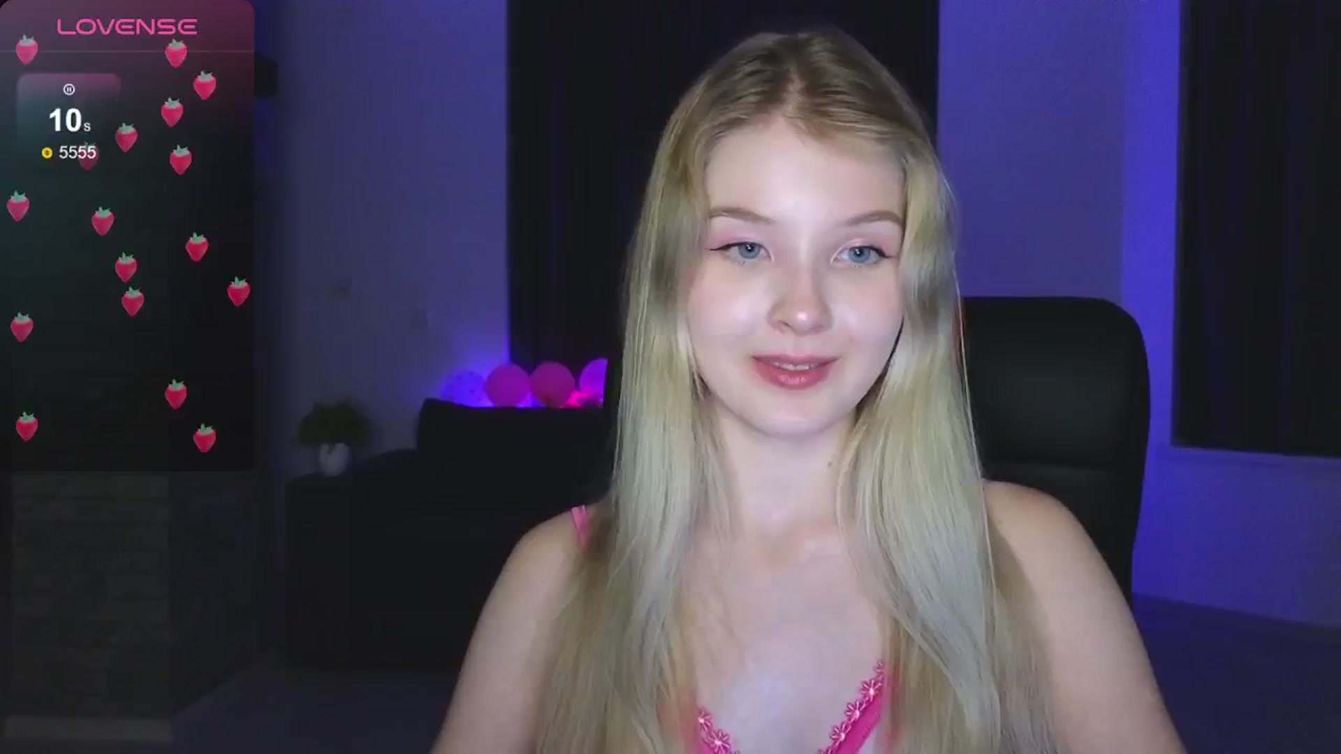 Gallery image thumbnail from Emiliya_Cute's myfreecams stream on, 08/22/2024, 19:17 image 15 of 20