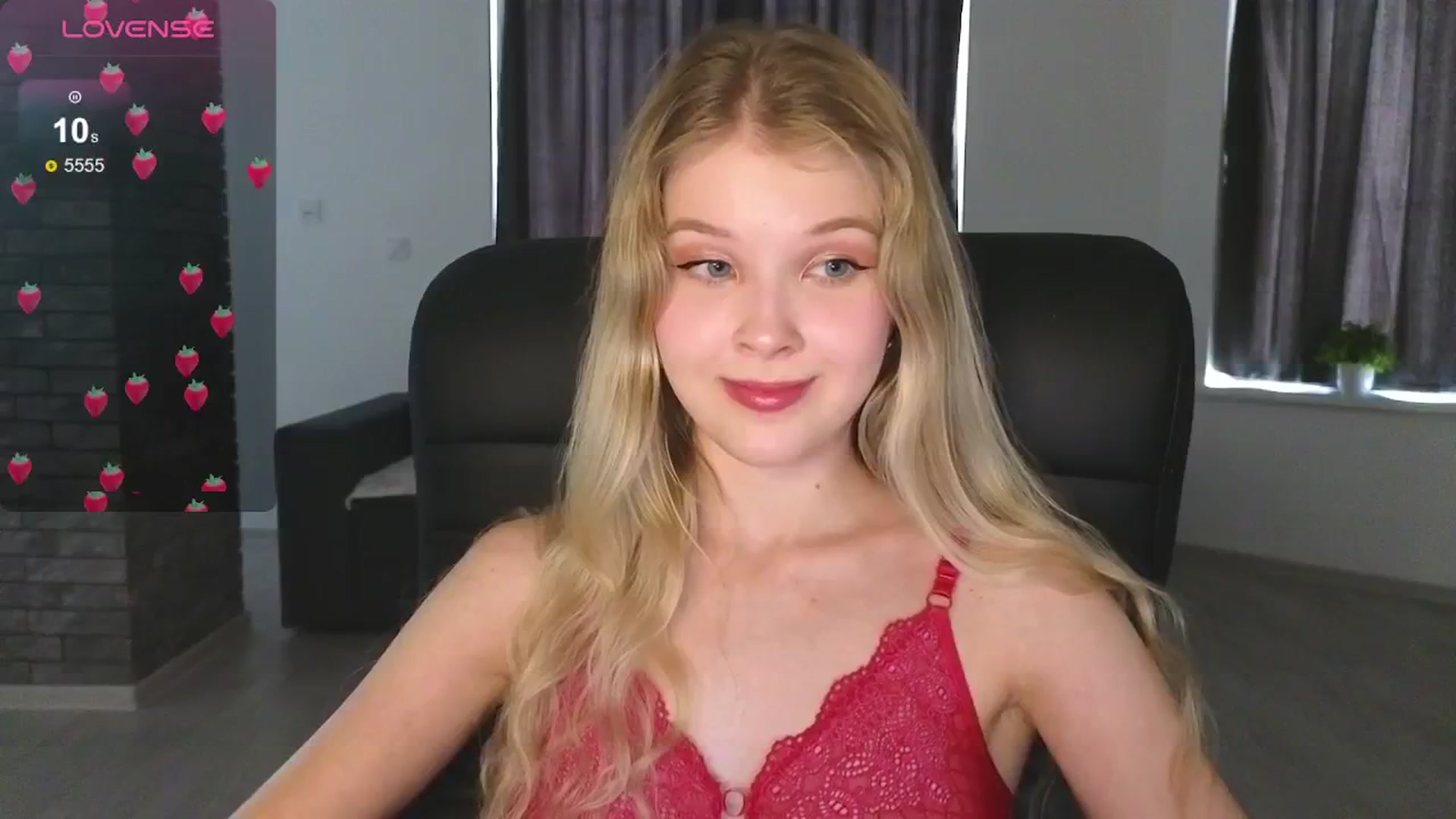 Gallery image thumbnail from Emiliya_Cute's myfreecams stream on, 08/28/2024, 12:35 image 12 of 20