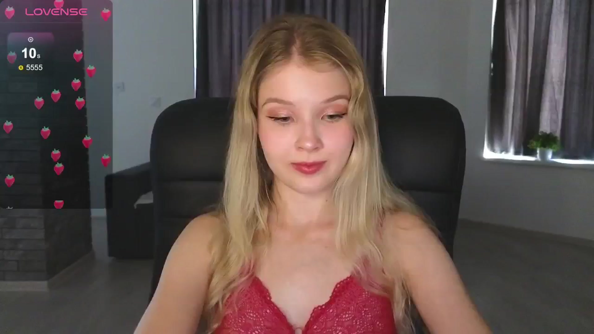 Gallery image thumbnail from Emiliya_Cute's myfreecams stream on, 08/28/2024, 12:35 image 16 of 20
